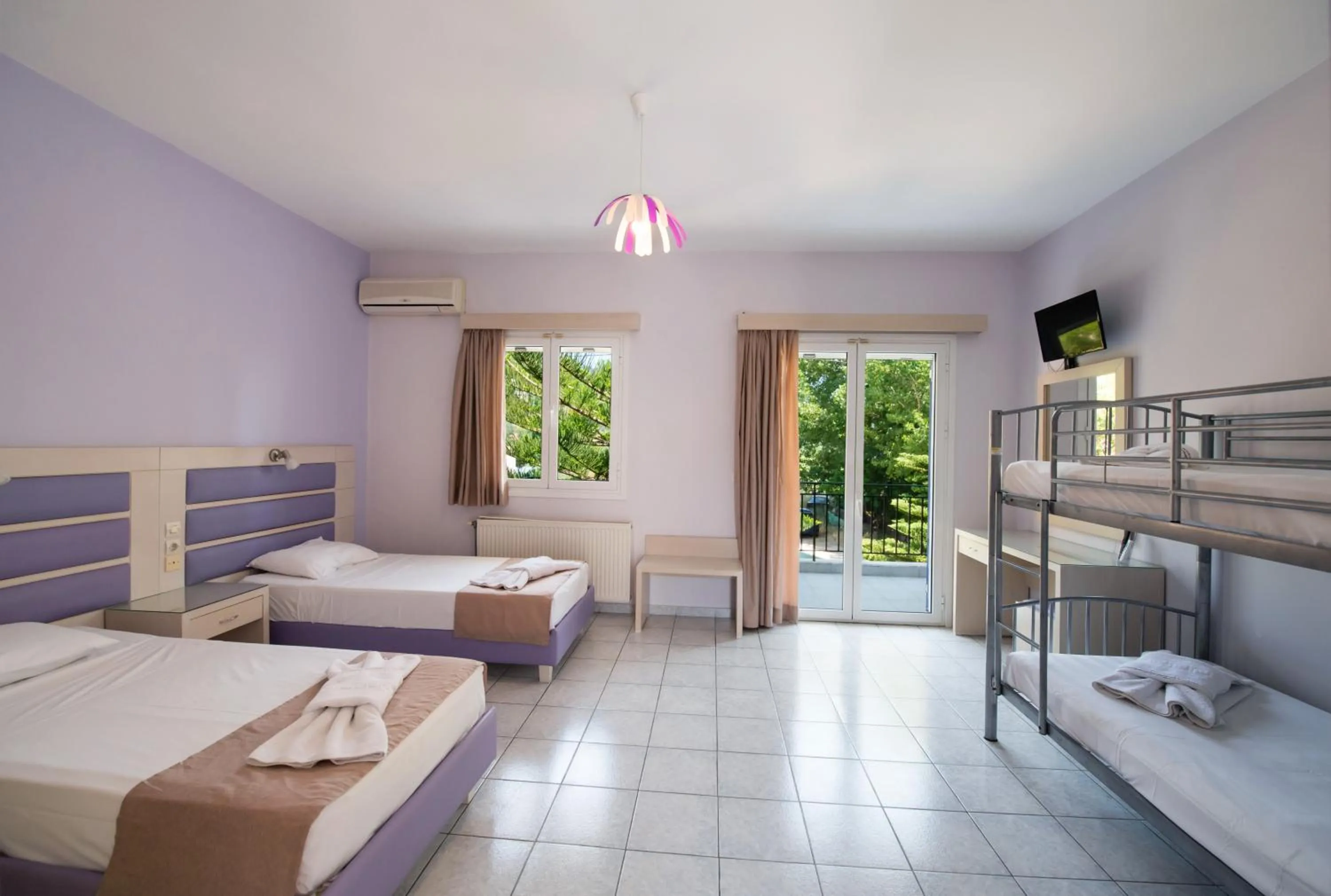 TV and multimedia in Surf Hotel