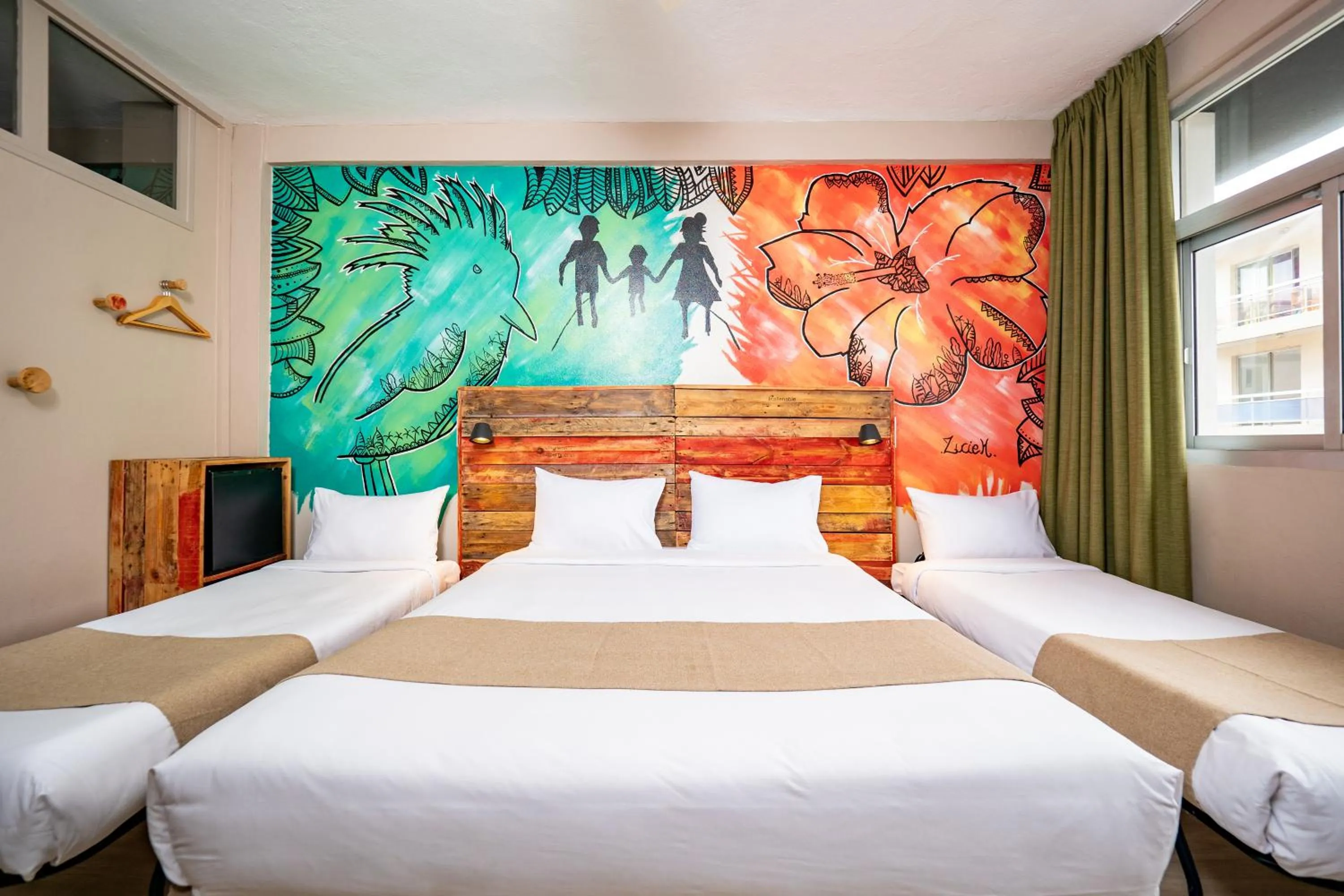 Photo of the whole room, Bed in Gondwana City Art