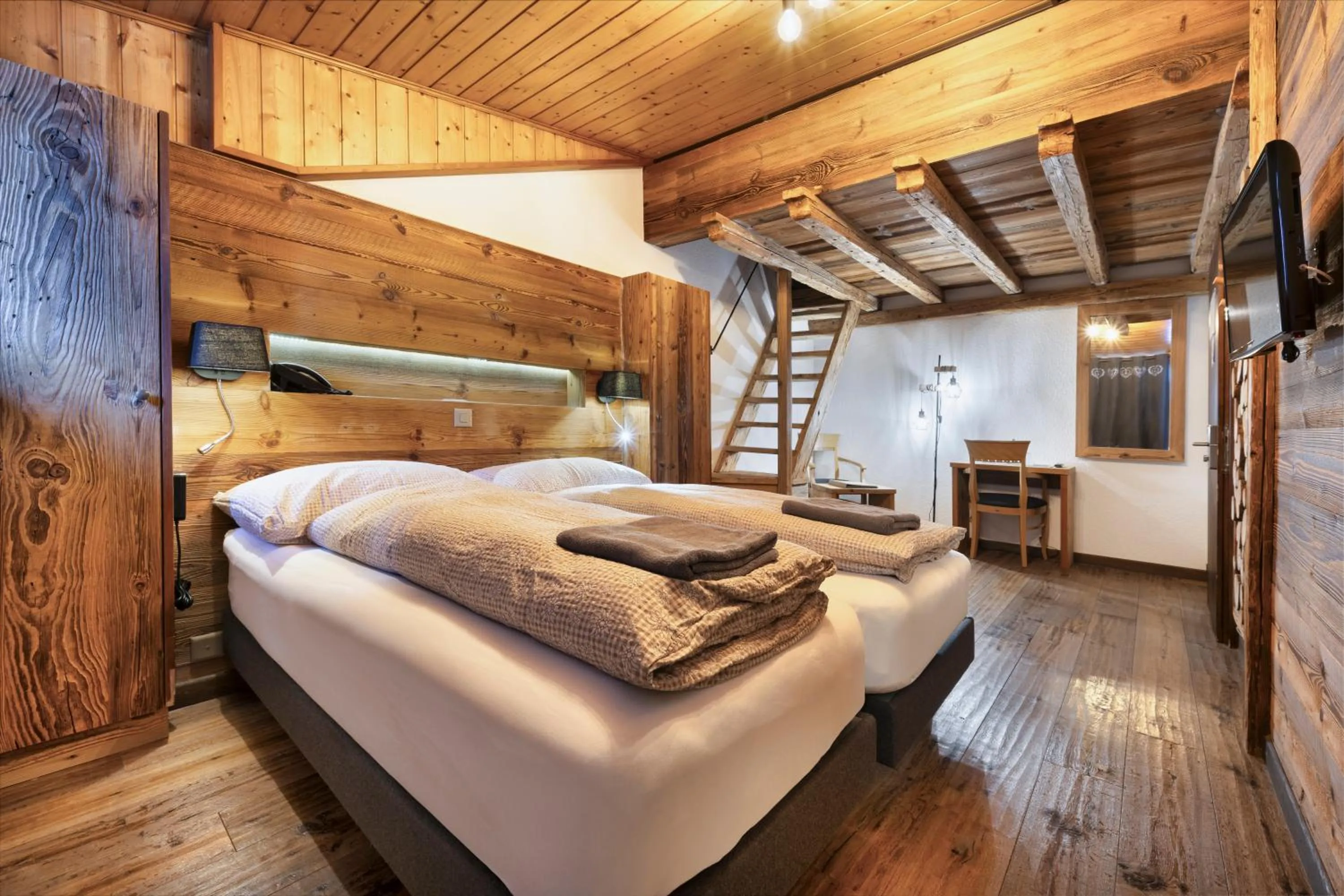 Bed in Hôtel Le Grand Chalet