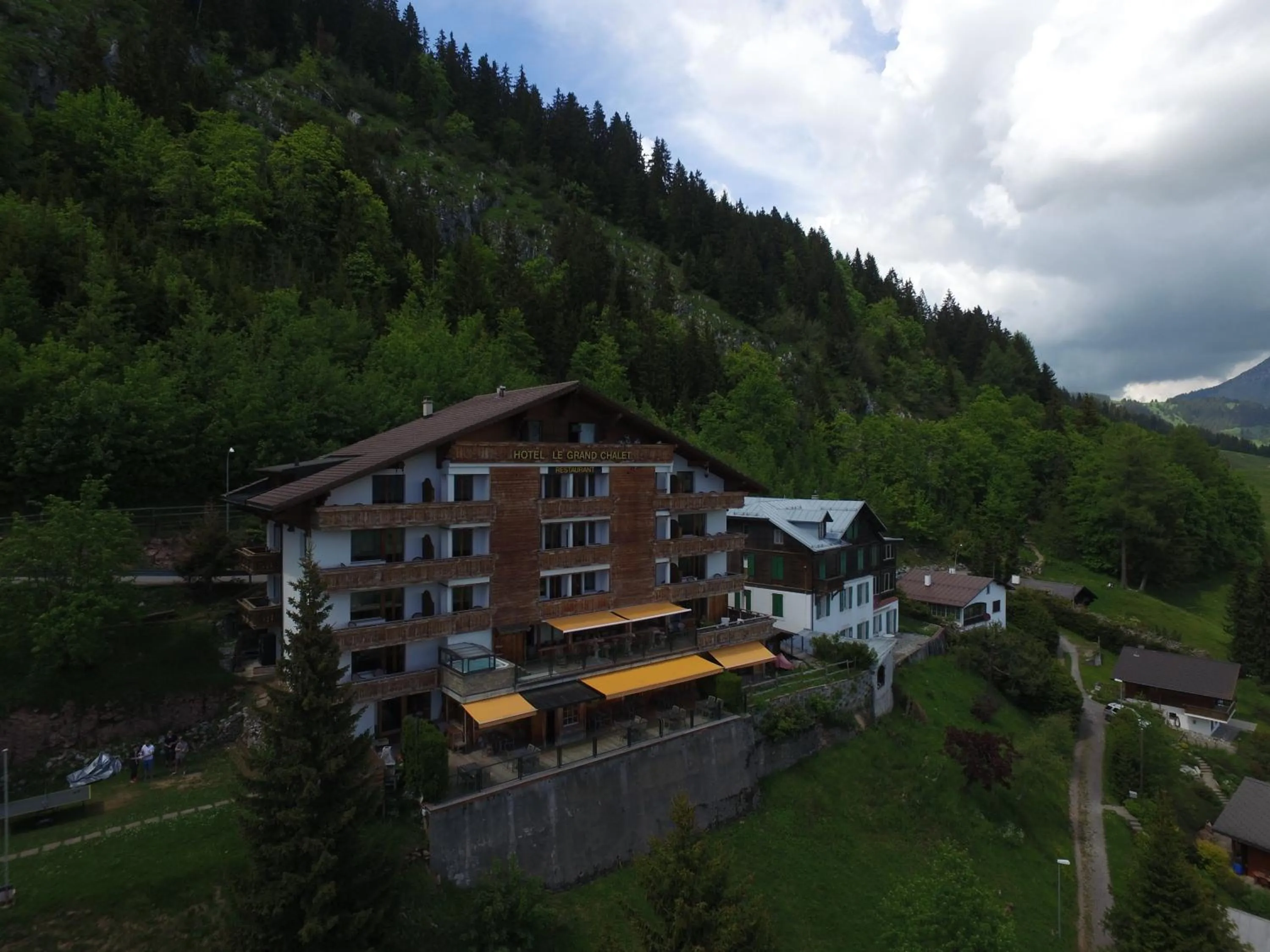 Property building in Hôtel Le Grand Chalet