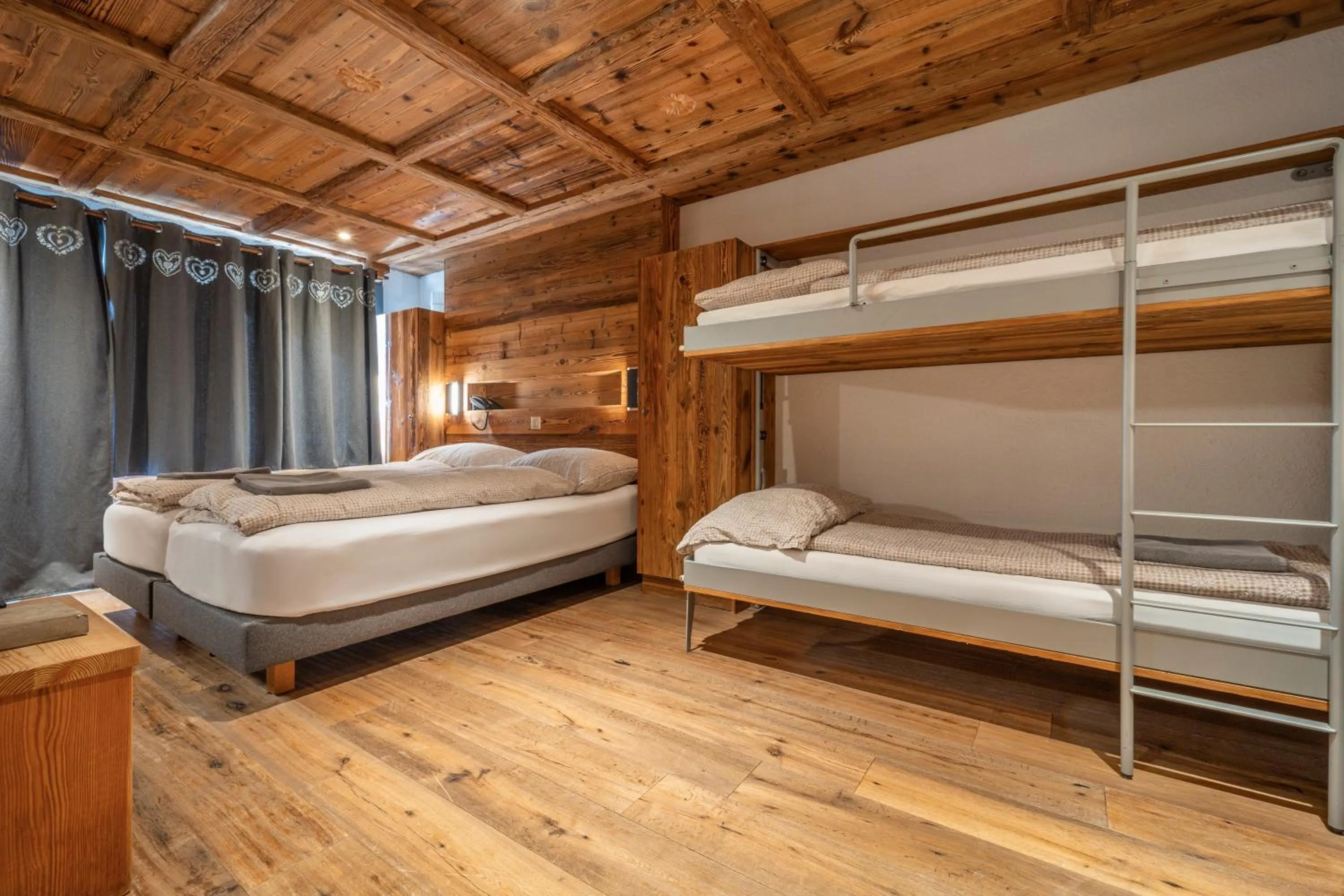 Bed in Hôtel Le Grand Chalet