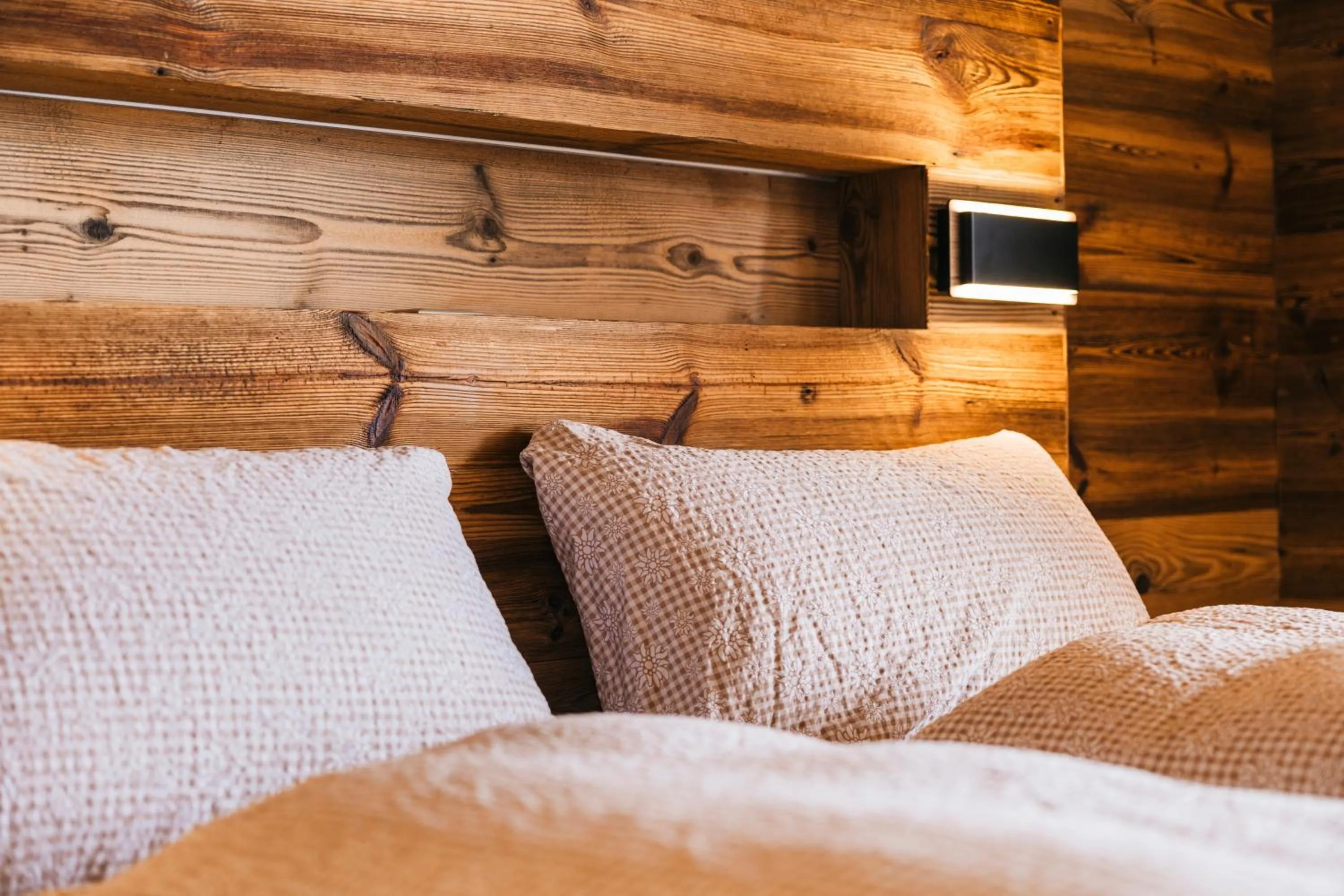 Bedroom, Bed in Hôtel Le Grand Chalet