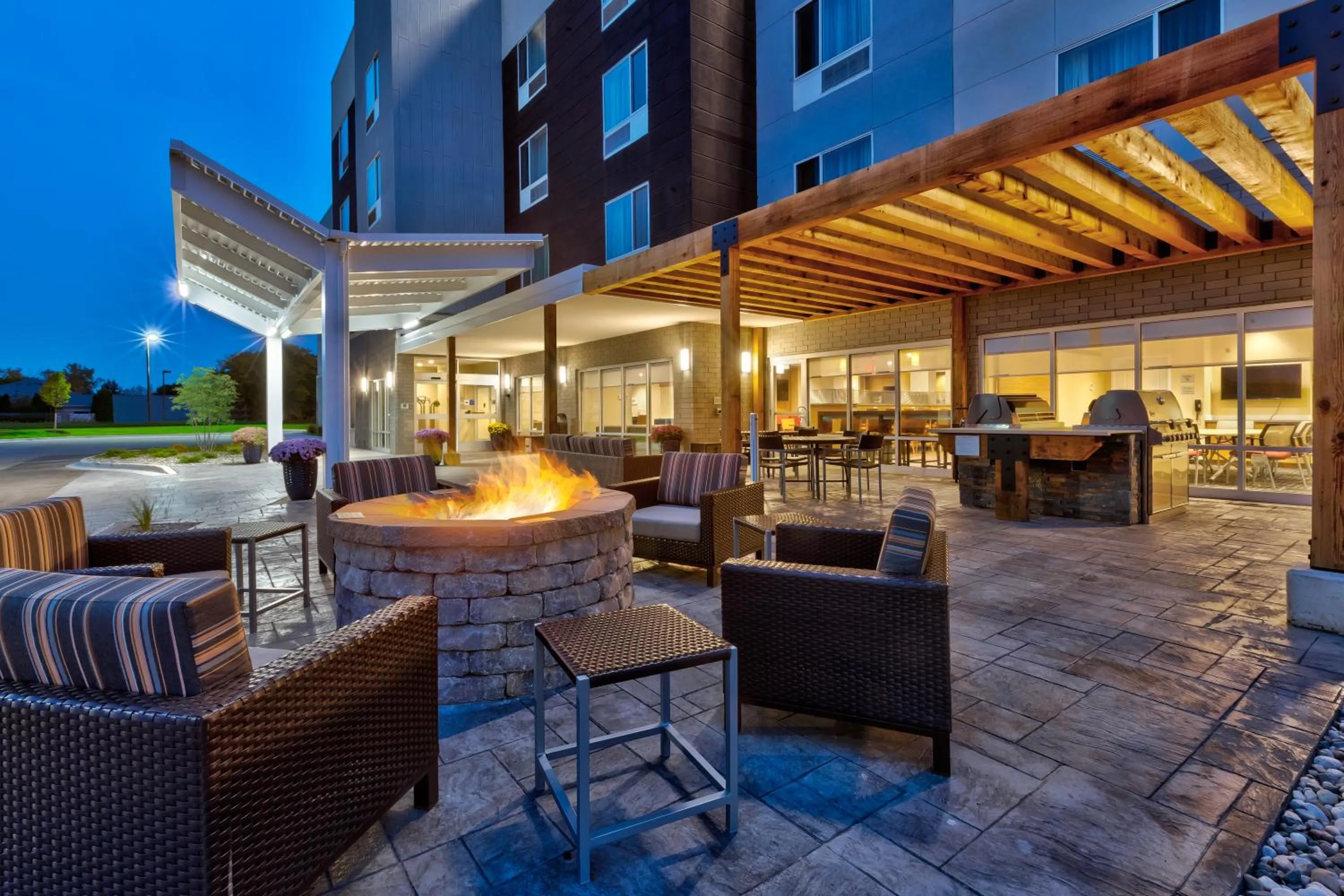 Property building in TownePlace Suites by Marriott Grand Rapids Airport Southeast