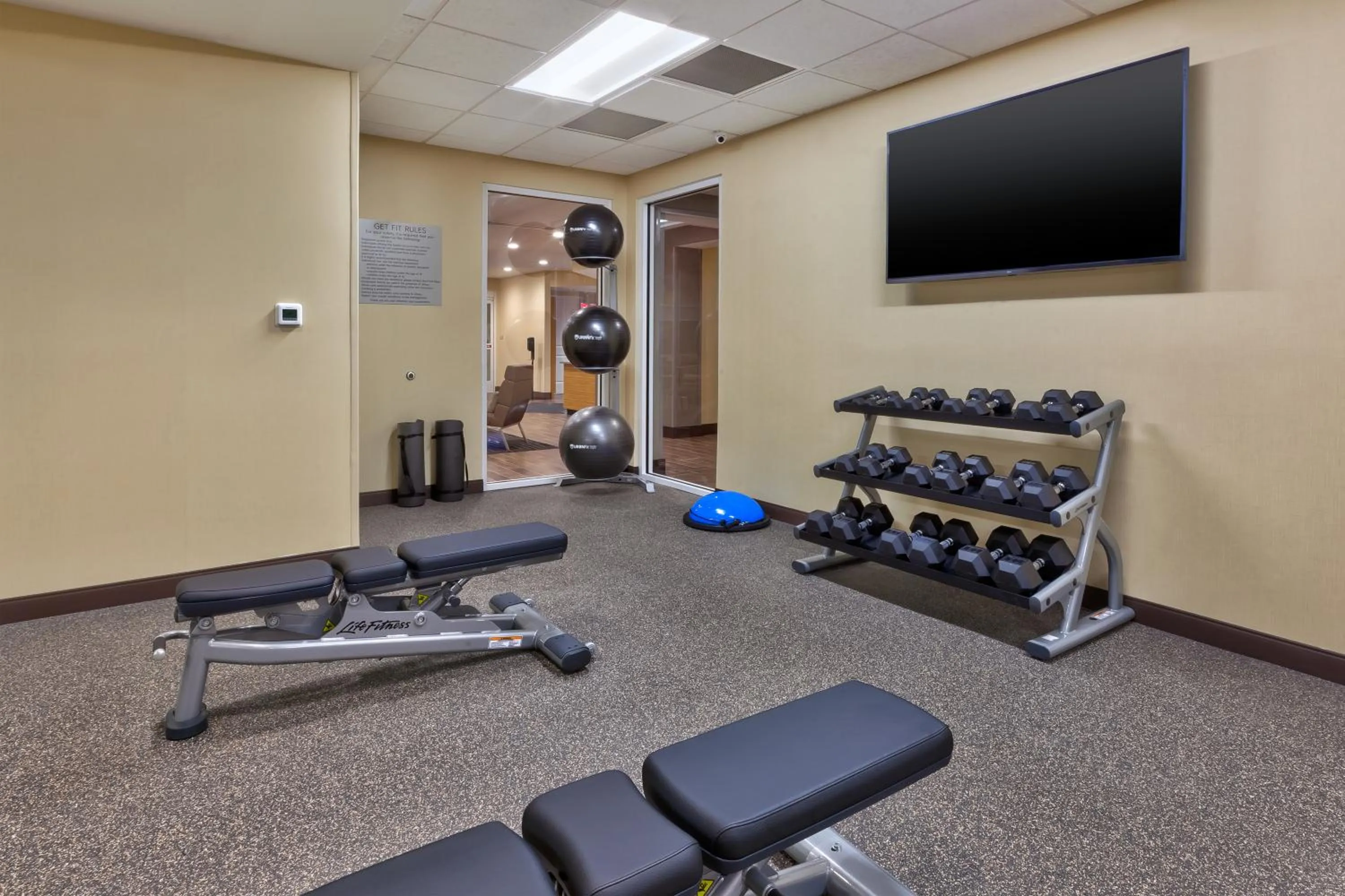 Fitness centre/facilities in TownePlace Suites by Marriott Grand Rapids Airport Southeast
