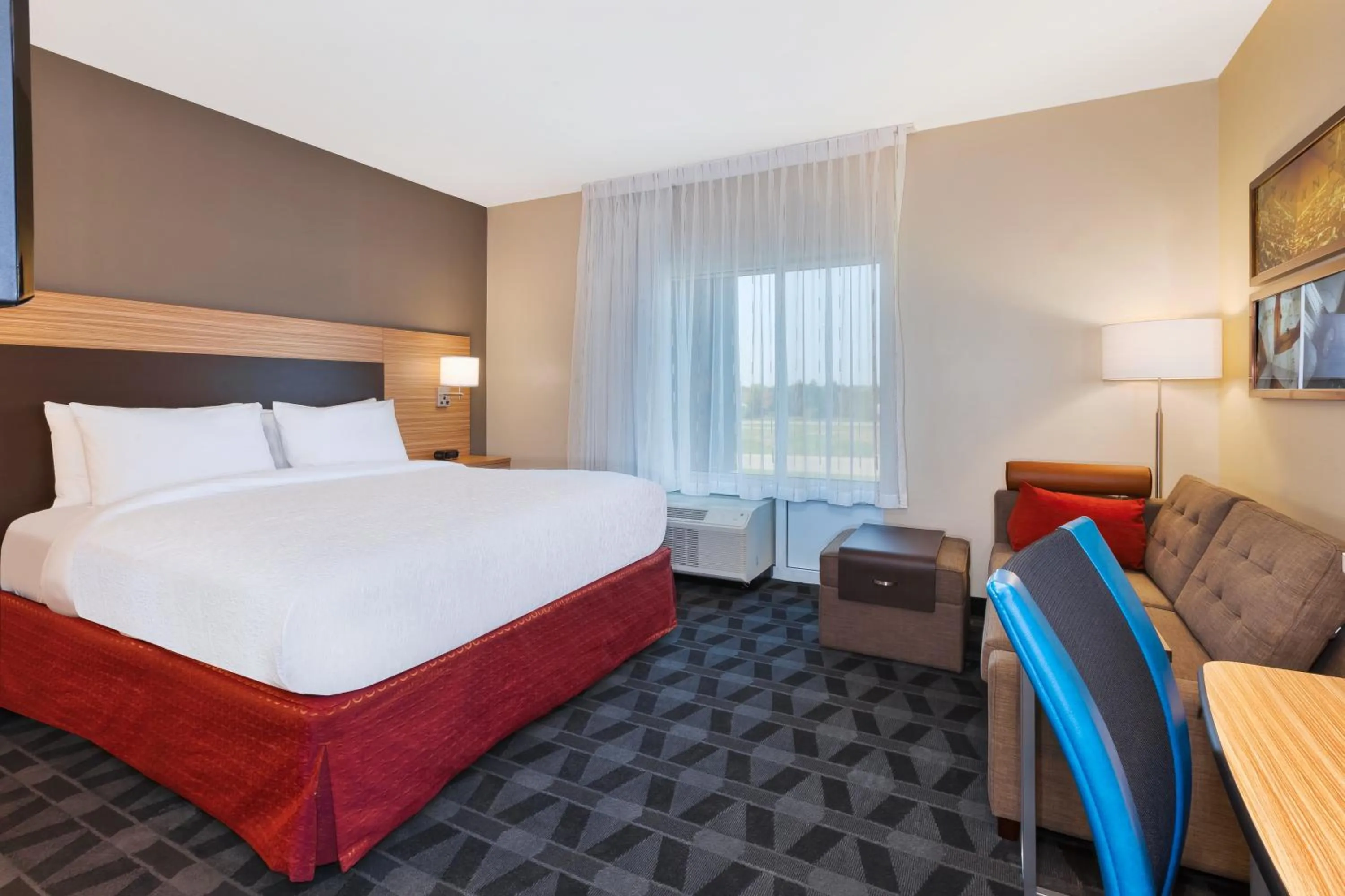Bedroom, Bed in TownePlace Suites by Marriott Grand Rapids Airport Southeast