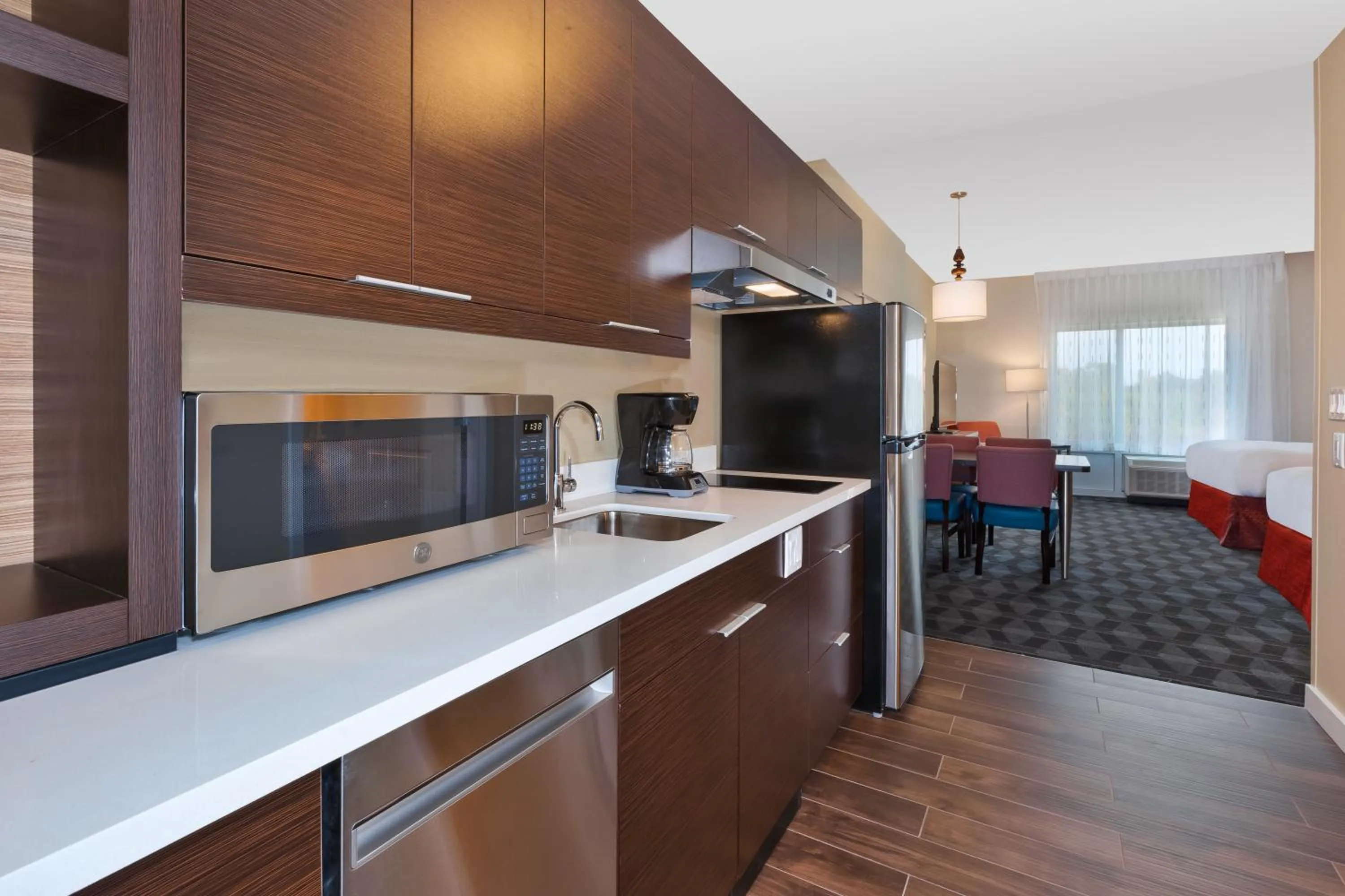 Kitchen or kitchenette in TownePlace Suites by Marriott Grand Rapids Airport Southeast