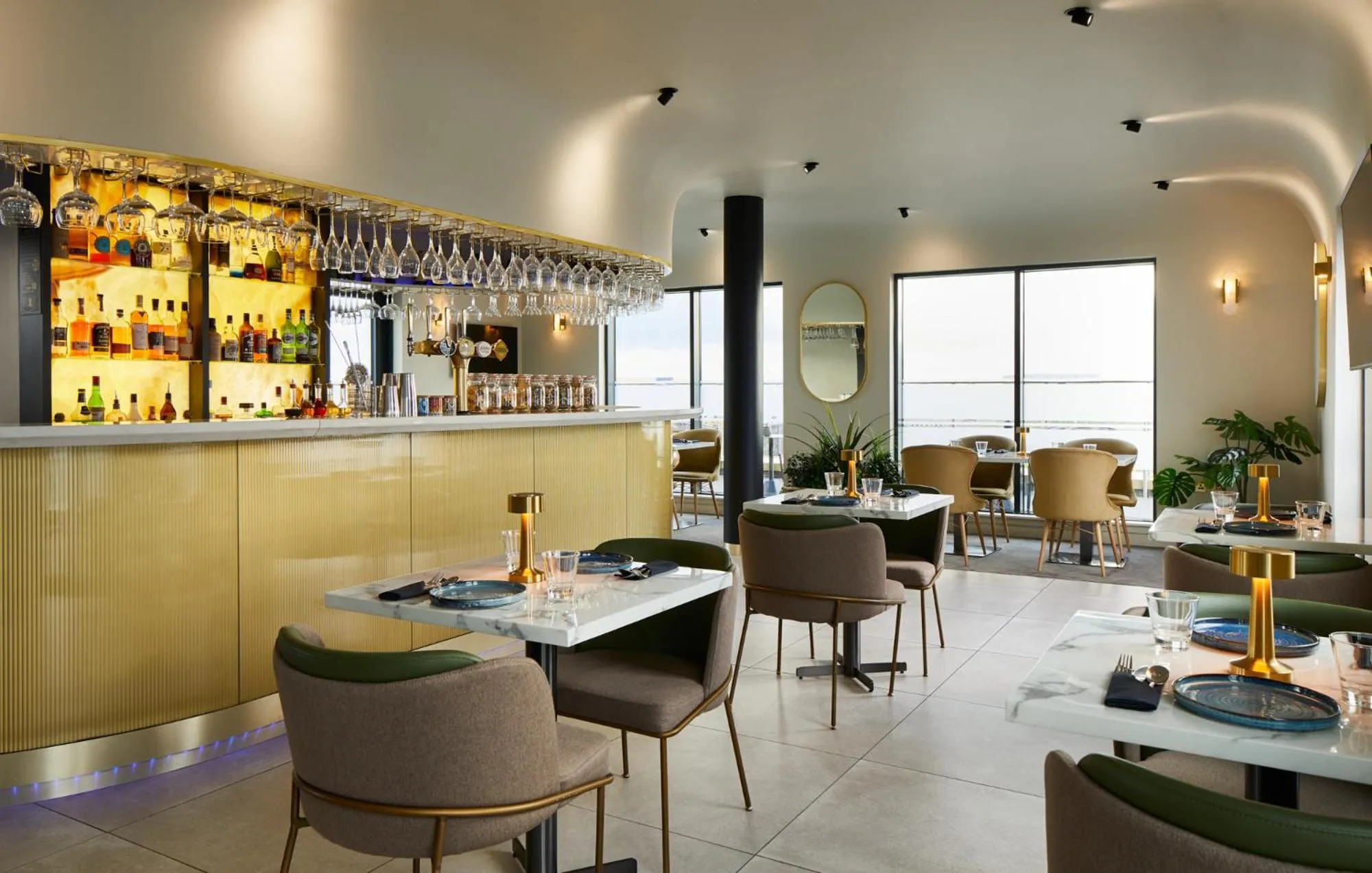 Restaurant/places to eat in Courtyard by Marriott London Heathrow Airport