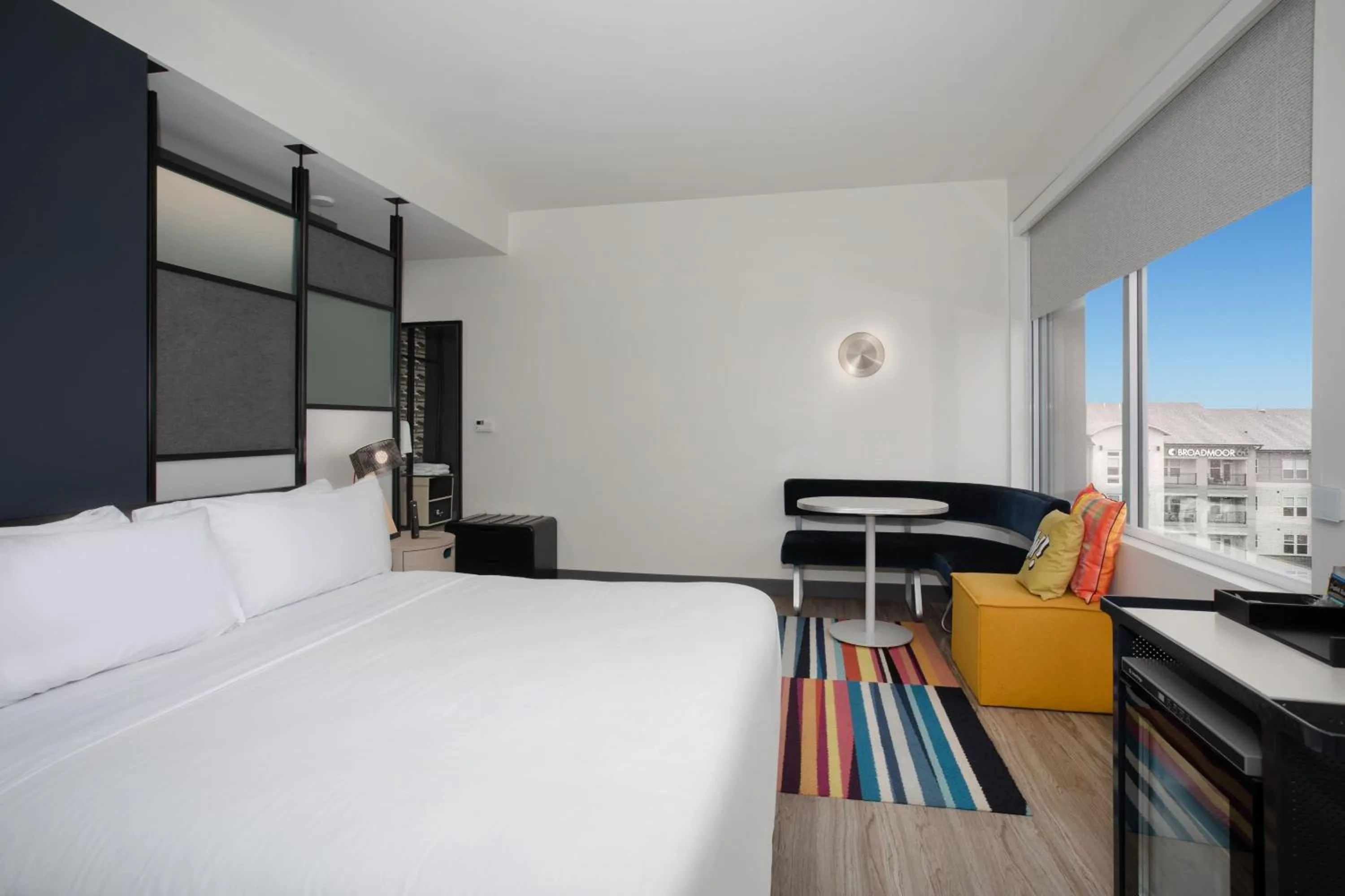 Photo of the whole room, Bed in Aloft Omaha Aksarben Village