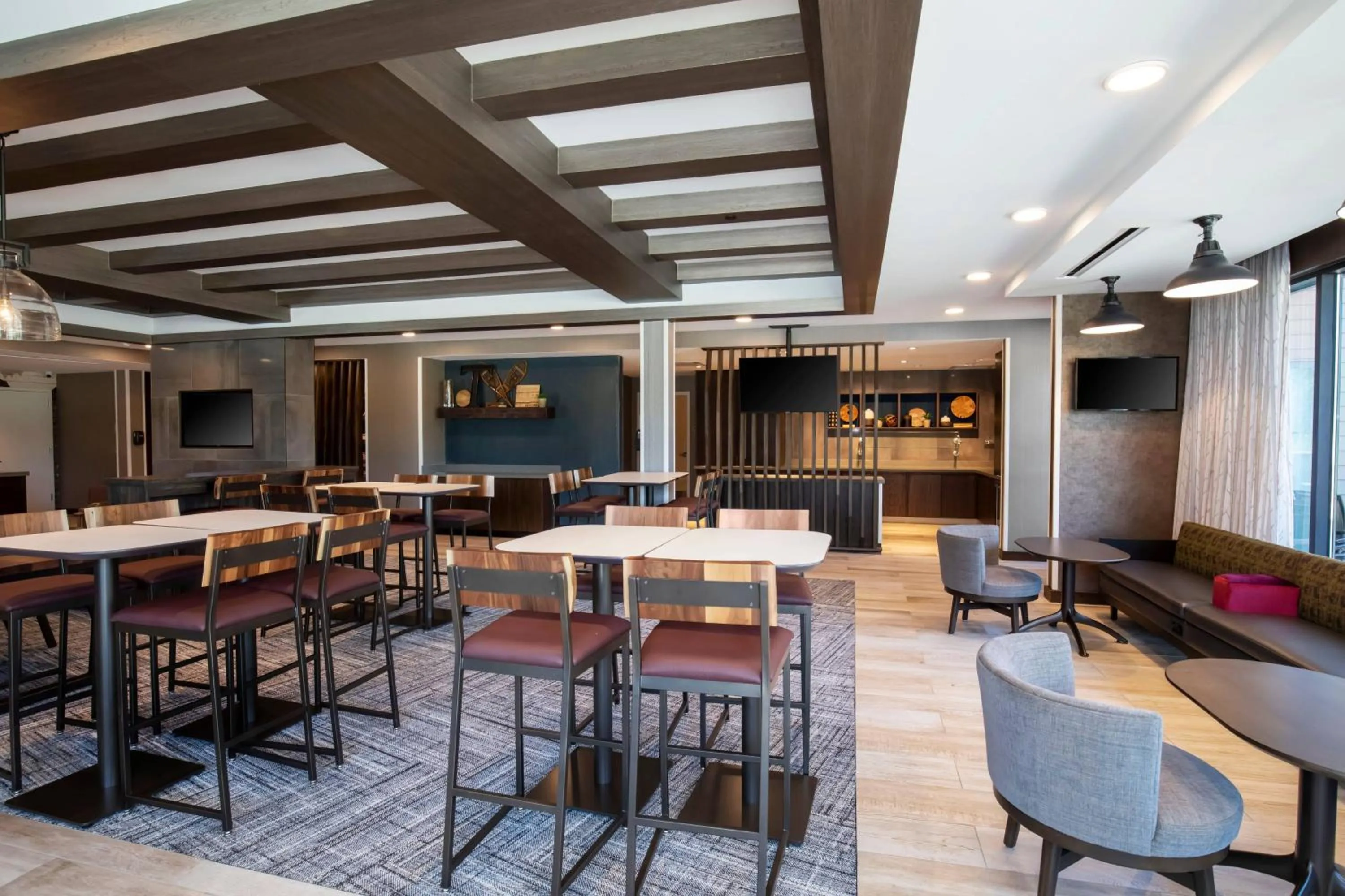 Lounge or bar in SpringHill Suites by Marriott Truckee Lake Tahoe