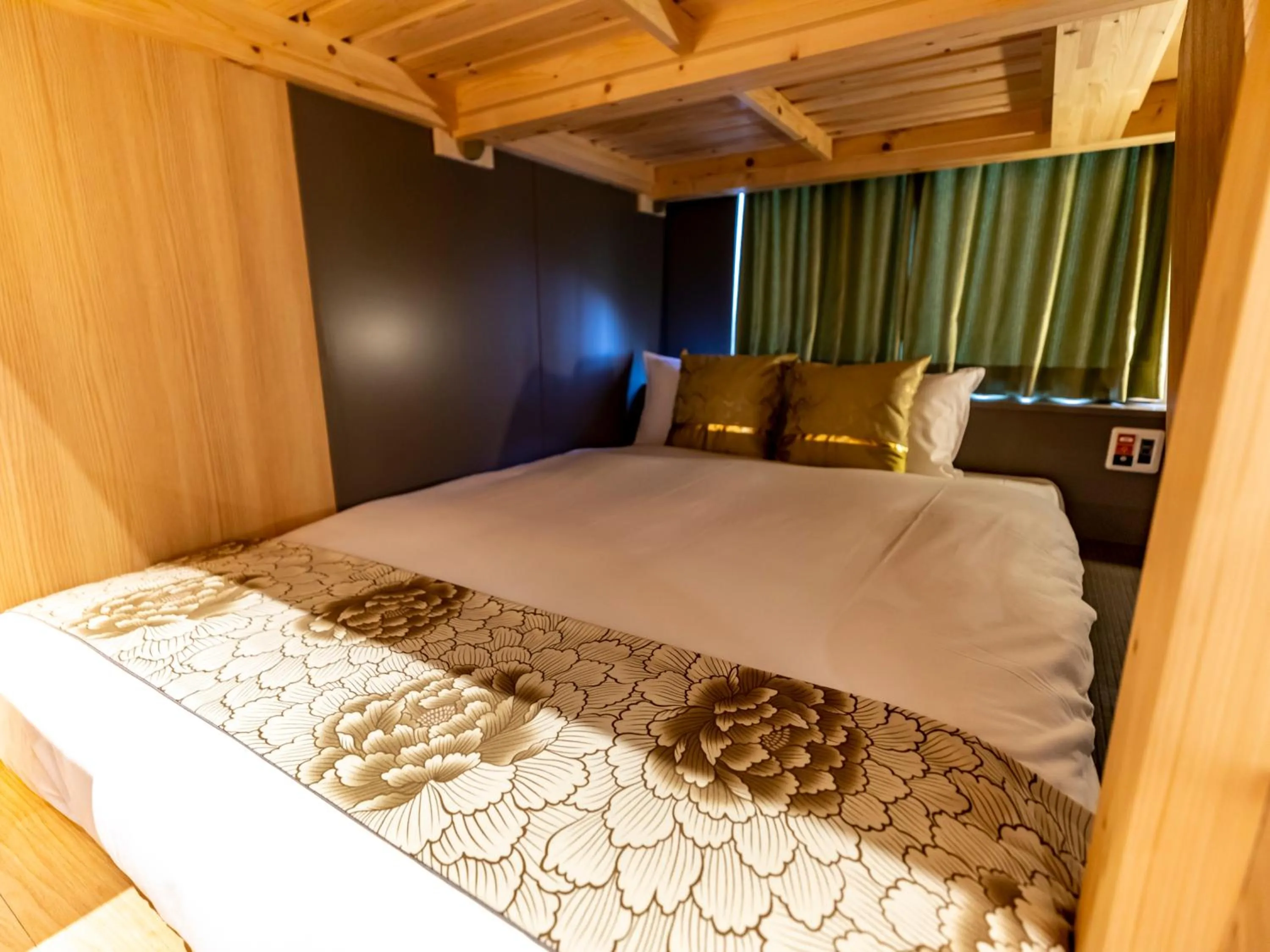 Bed in Hale Kyoto Tambaguchi Umekoji Park North