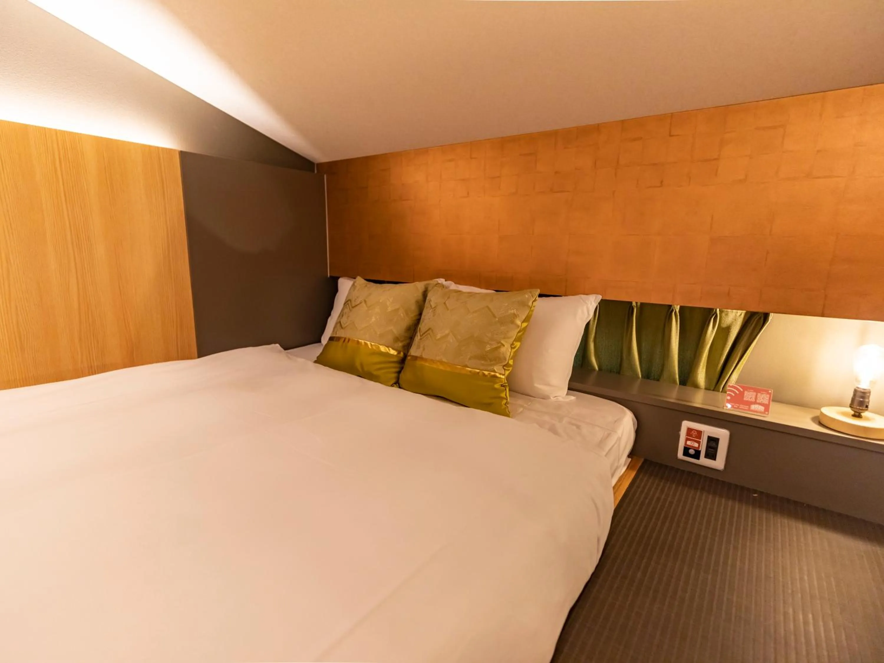 Bed in Hale Kyoto Tambaguchi Umekoji Park North