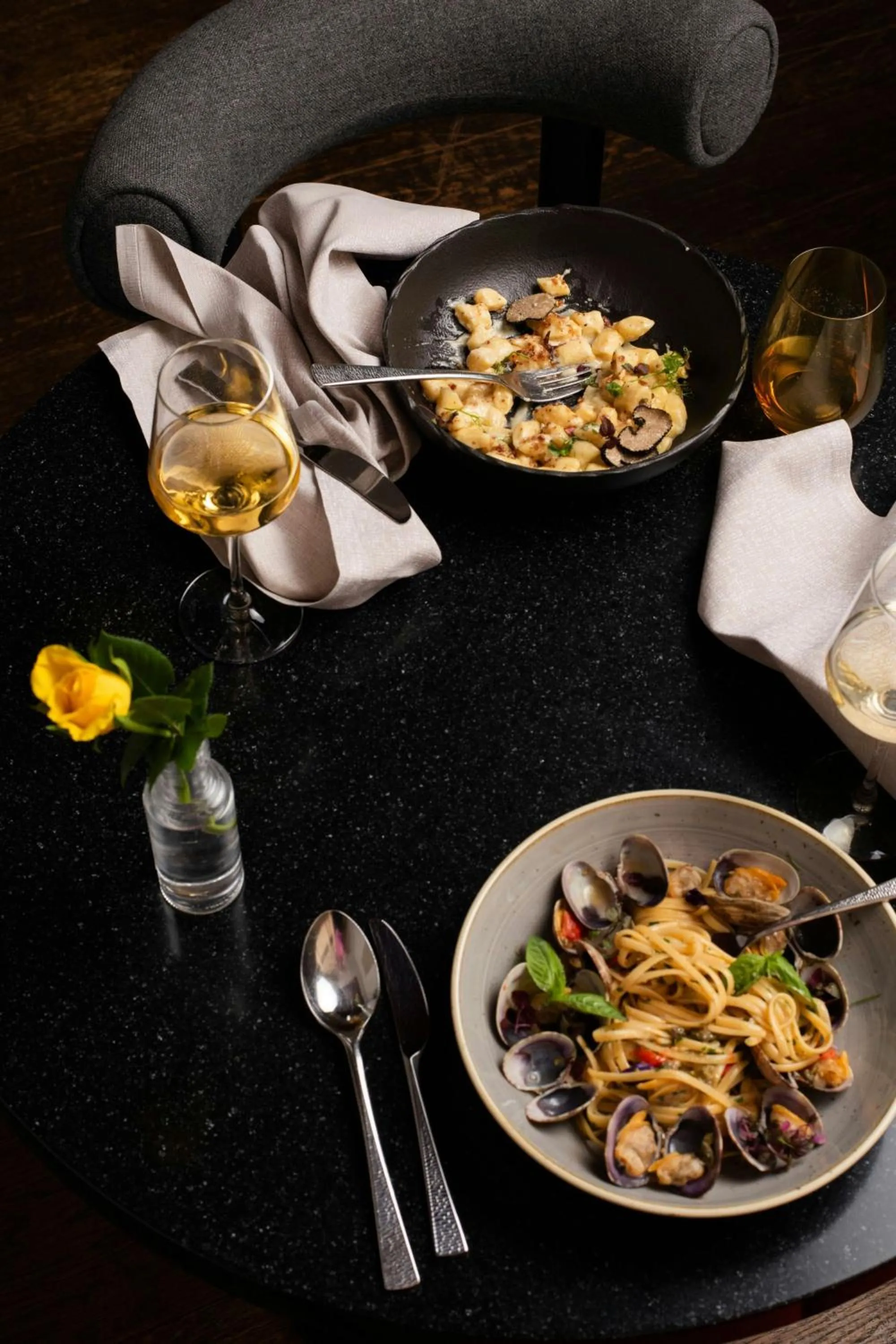 Restaurant/places to eat in Neues Schloss Privat Hotel Zurich, Autograph Collection