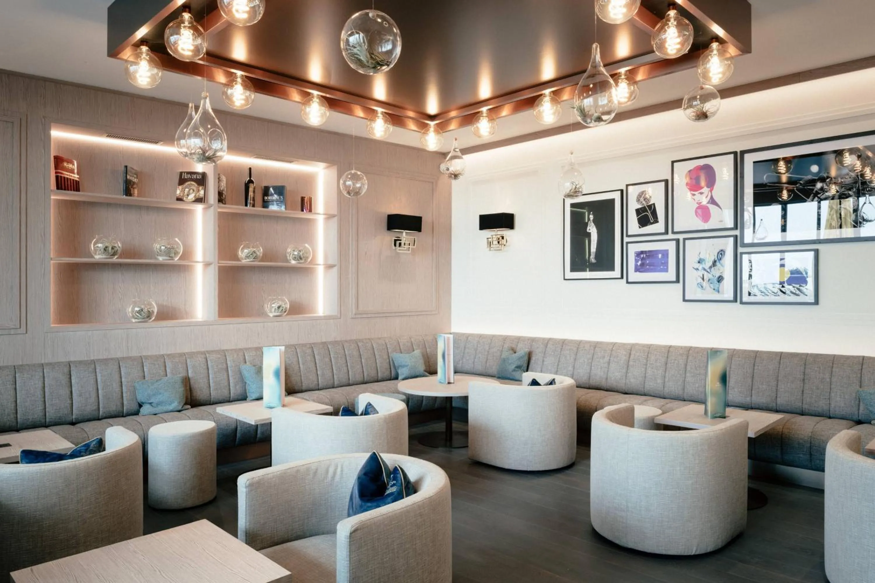 Lounge or bar in Grand Hotel Suisse Majestic, Autograph Collection