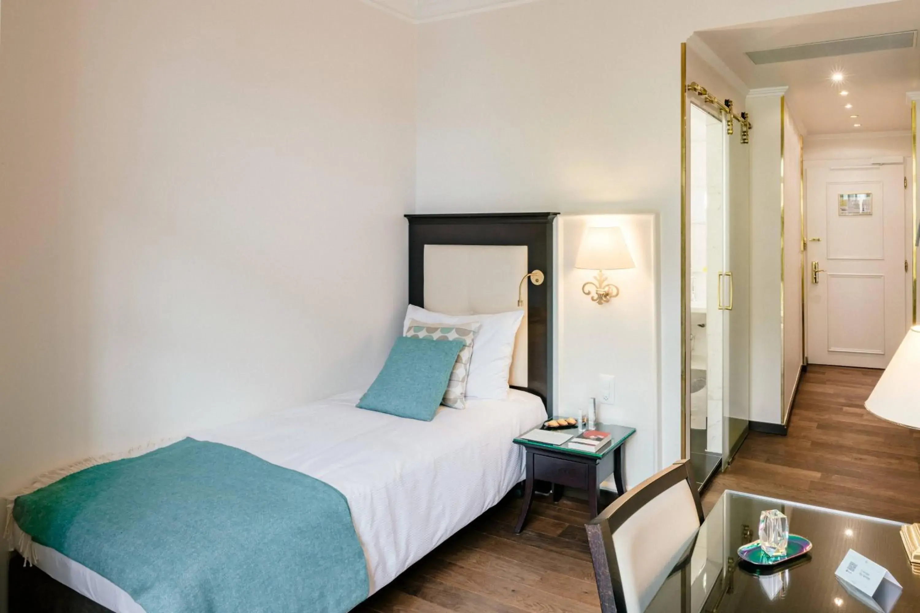 Classic Room, Guest room, 1 Twin/Single Bed(s), City view in Grand Hotel Suisse Majestic, Autograph Collection Classic Room, Guest room, 1 Twin/Single Bed(s), City view in Grand Hotel Suisse Majestic, Autograph Collection