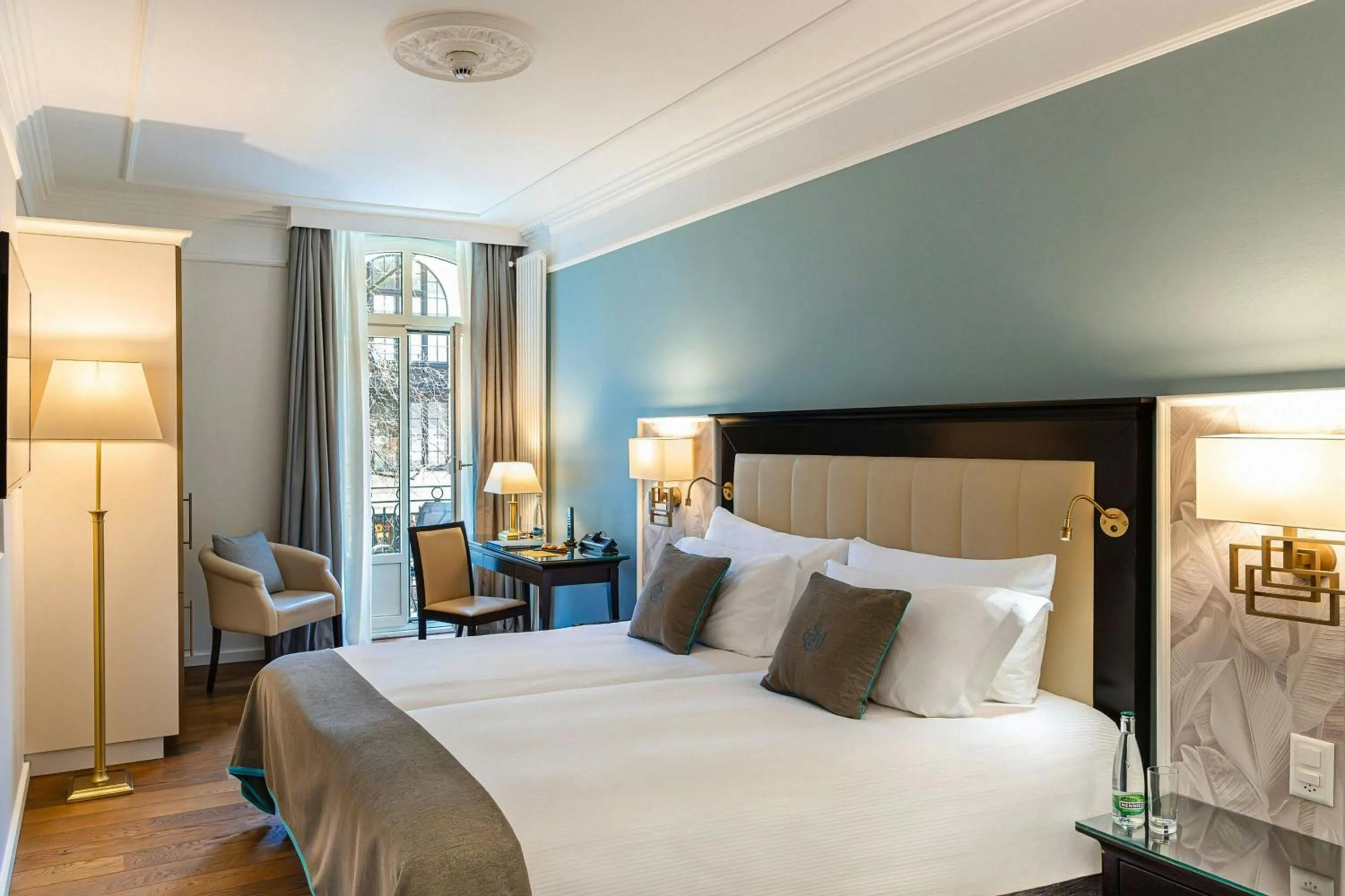 Photo of the whole room, Bed in Grand Hotel Suisse Majestic, Autograph Collection