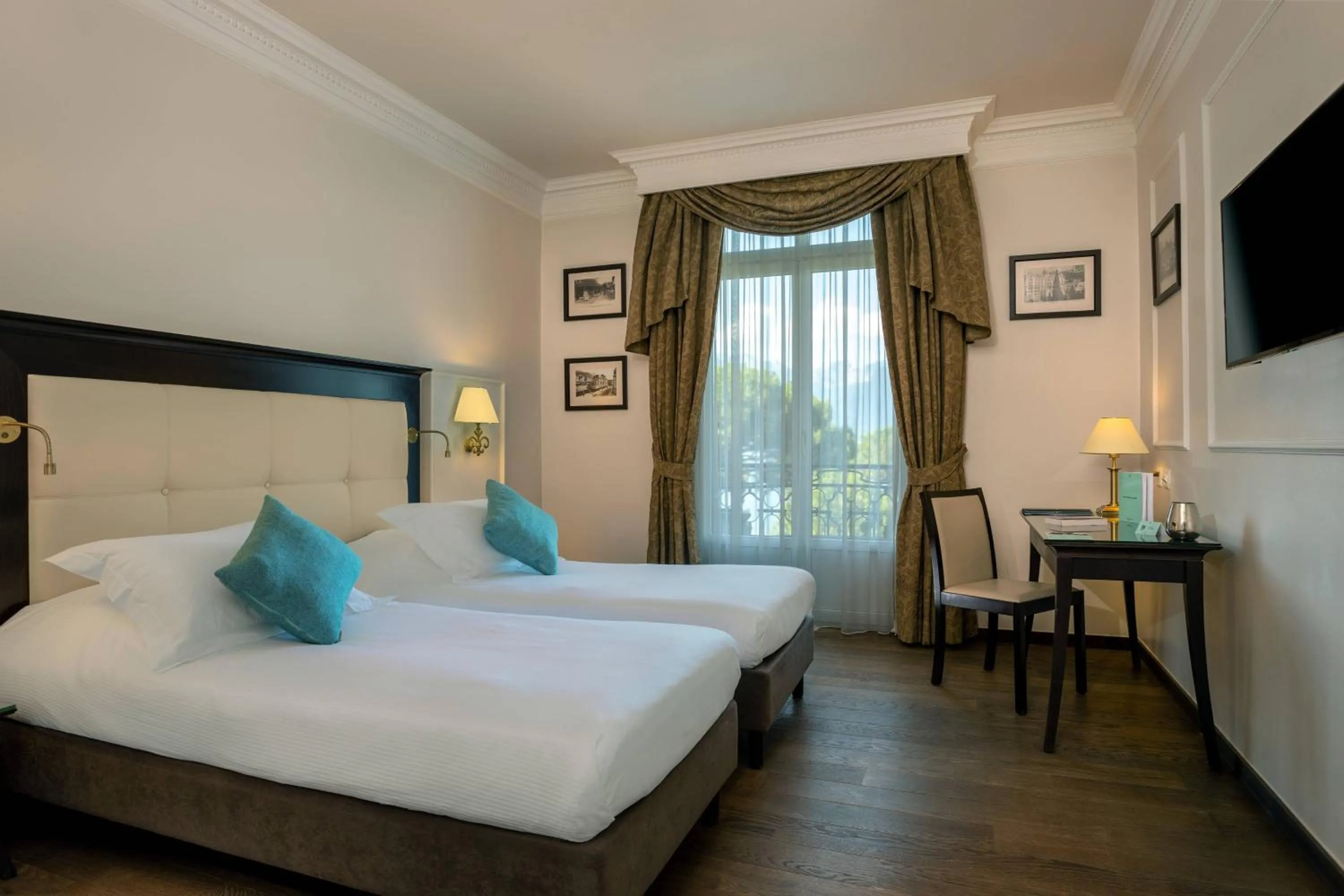 Photo of the whole room, Bed in Grand Hotel Suisse Majestic, Autograph Collection