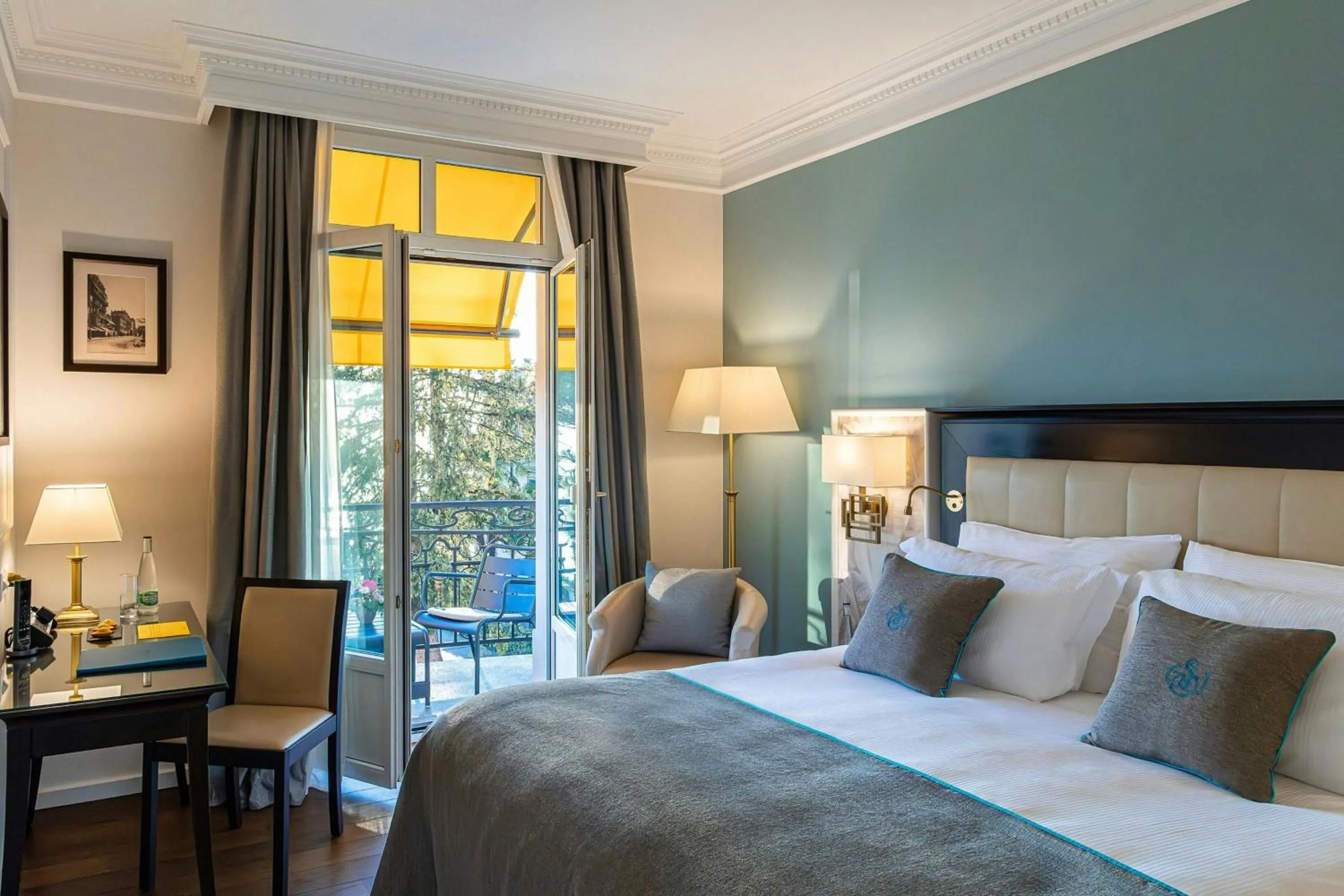 Photo of the whole room, Bed in Grand Hotel Suisse Majestic, Autograph Collection