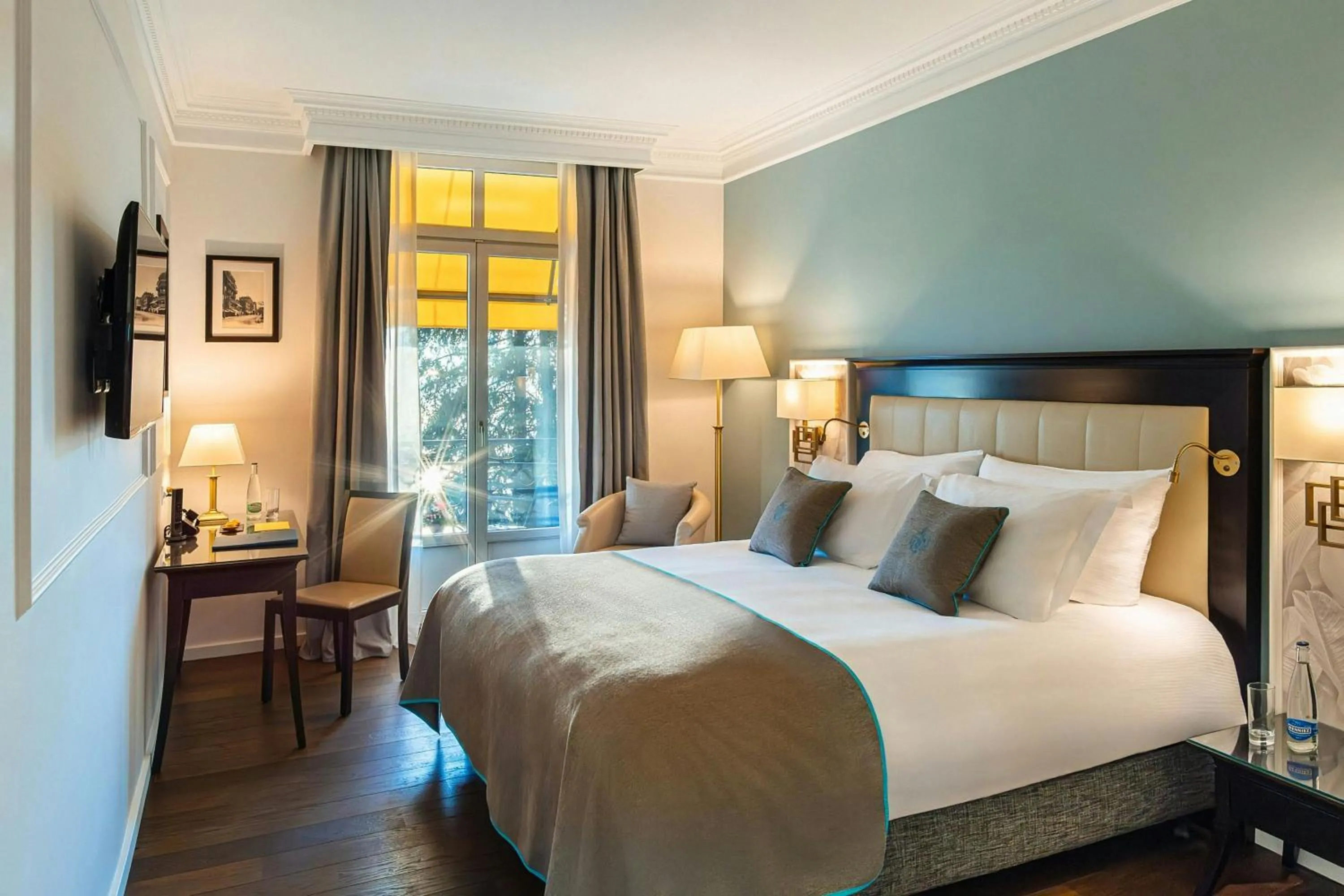 Photo of the whole room, Bed in Grand Hotel Suisse Majestic, Autograph Collection