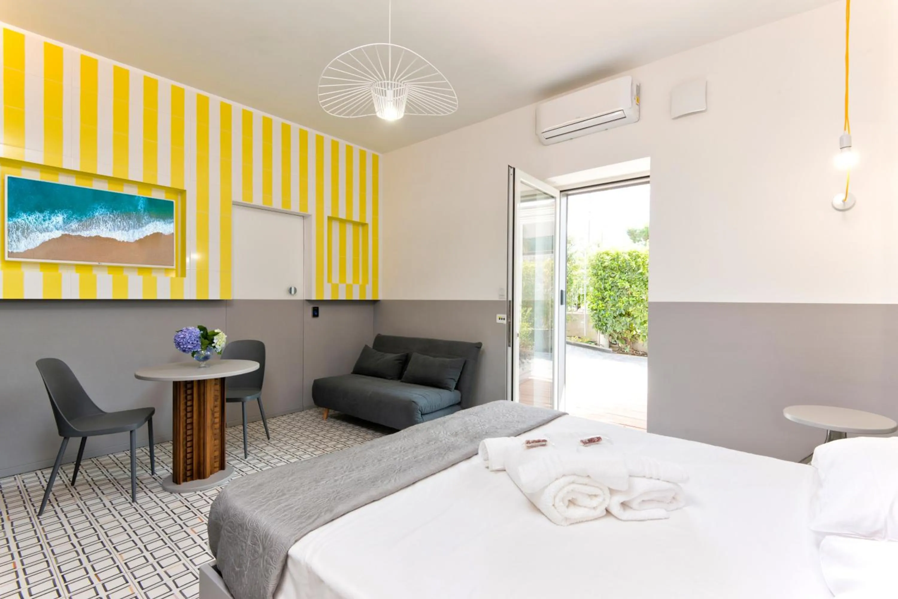 Living room, Bed in Maison Di Fiore B&B