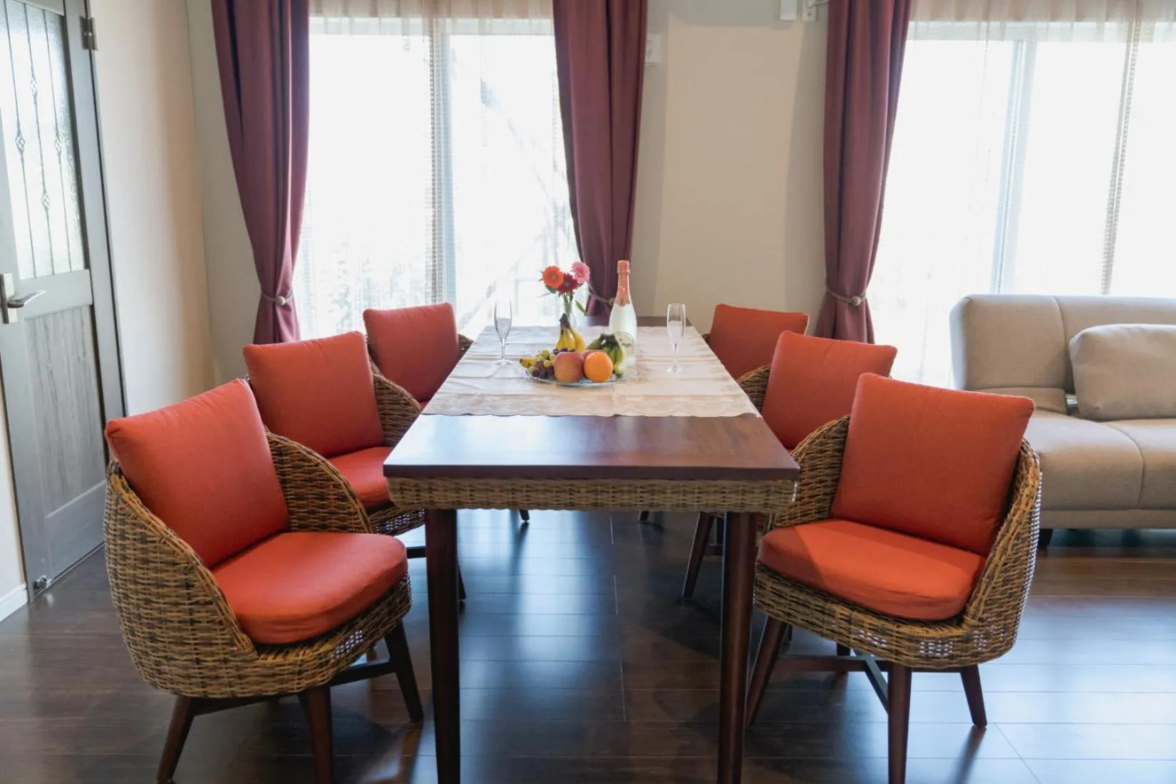 Seating area in BEVERLY HILLS VILLA Miyakojima Resort