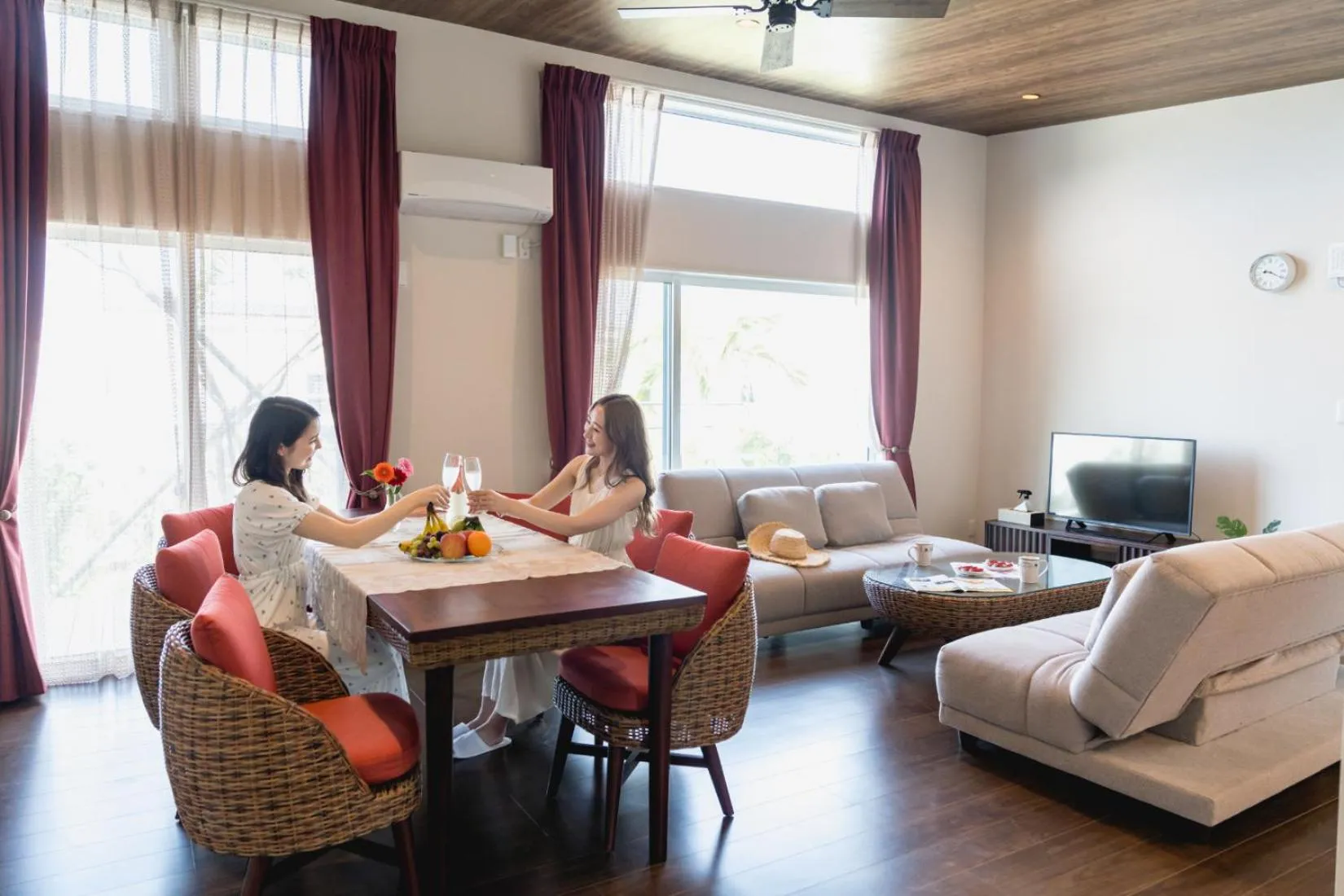 Living room in BEVERLY HILLS VILLA Miyakojima Resort