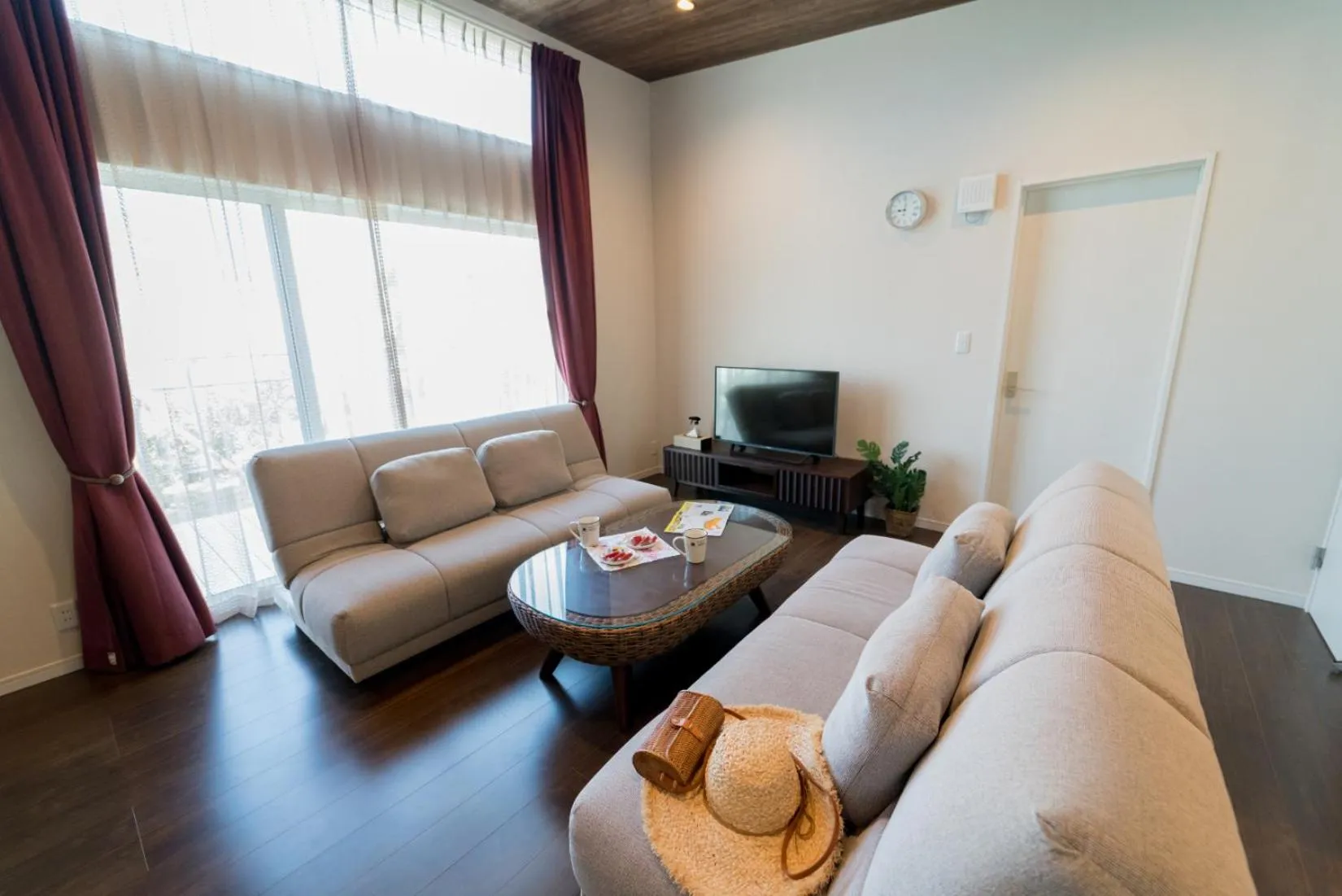 Living room in BEVERLY HILLS VILLA Miyakojima Resort