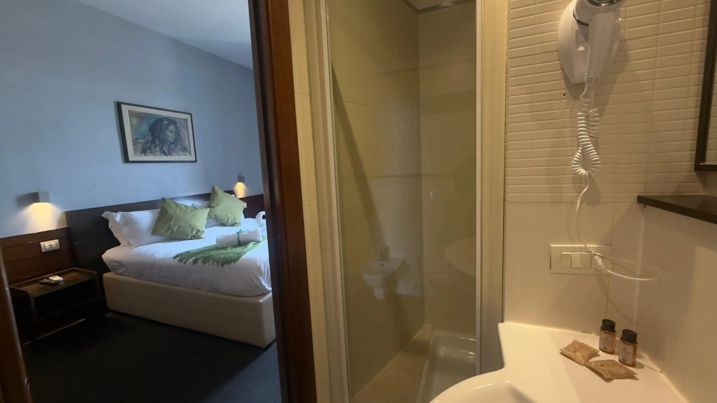 Photo of the whole room, Bed in Romalive Hotel