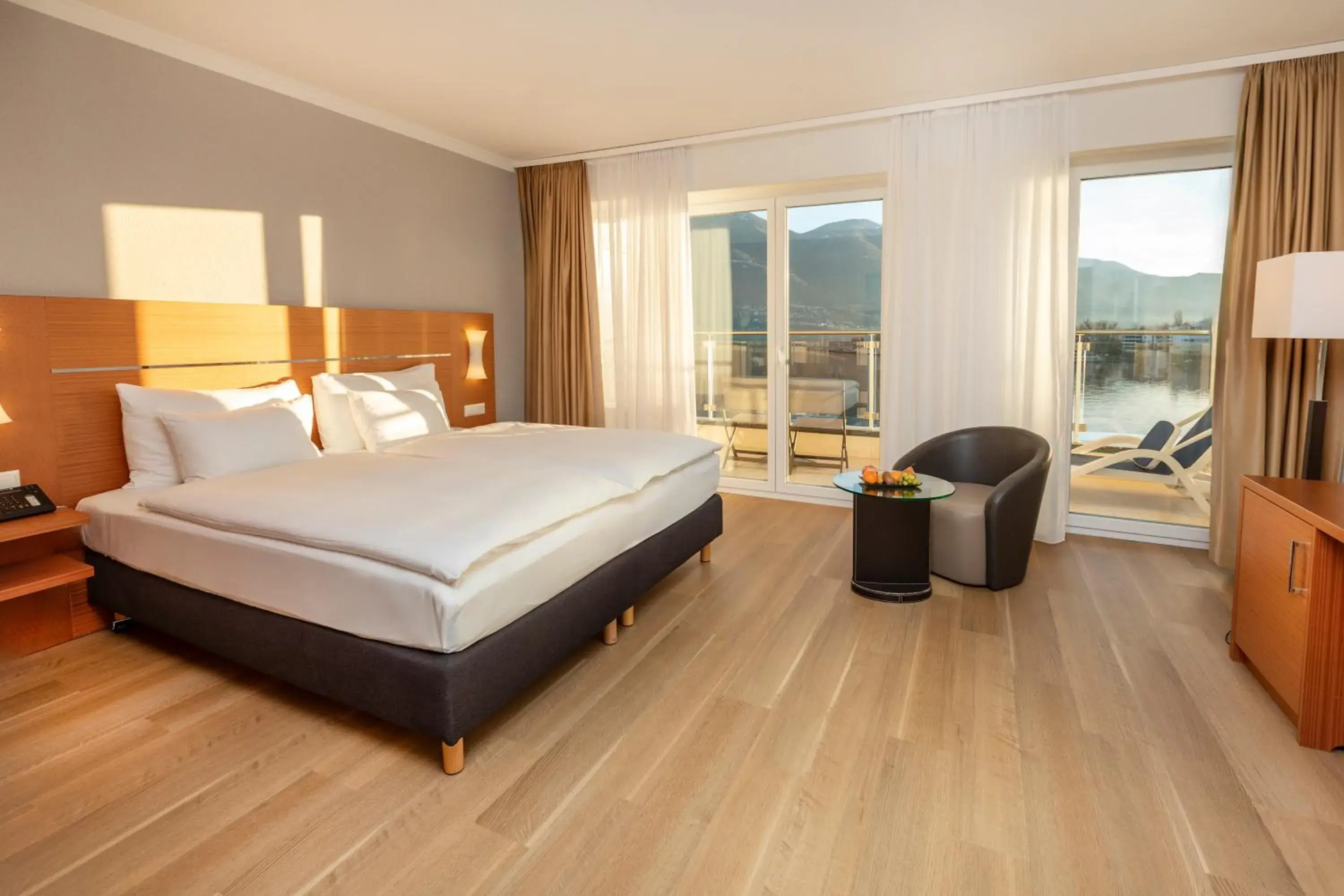 Superior Double Room with Lake View in Hotel la Palma au Lac Superior Double Room with Lake View in Hotel la Palma au Lac