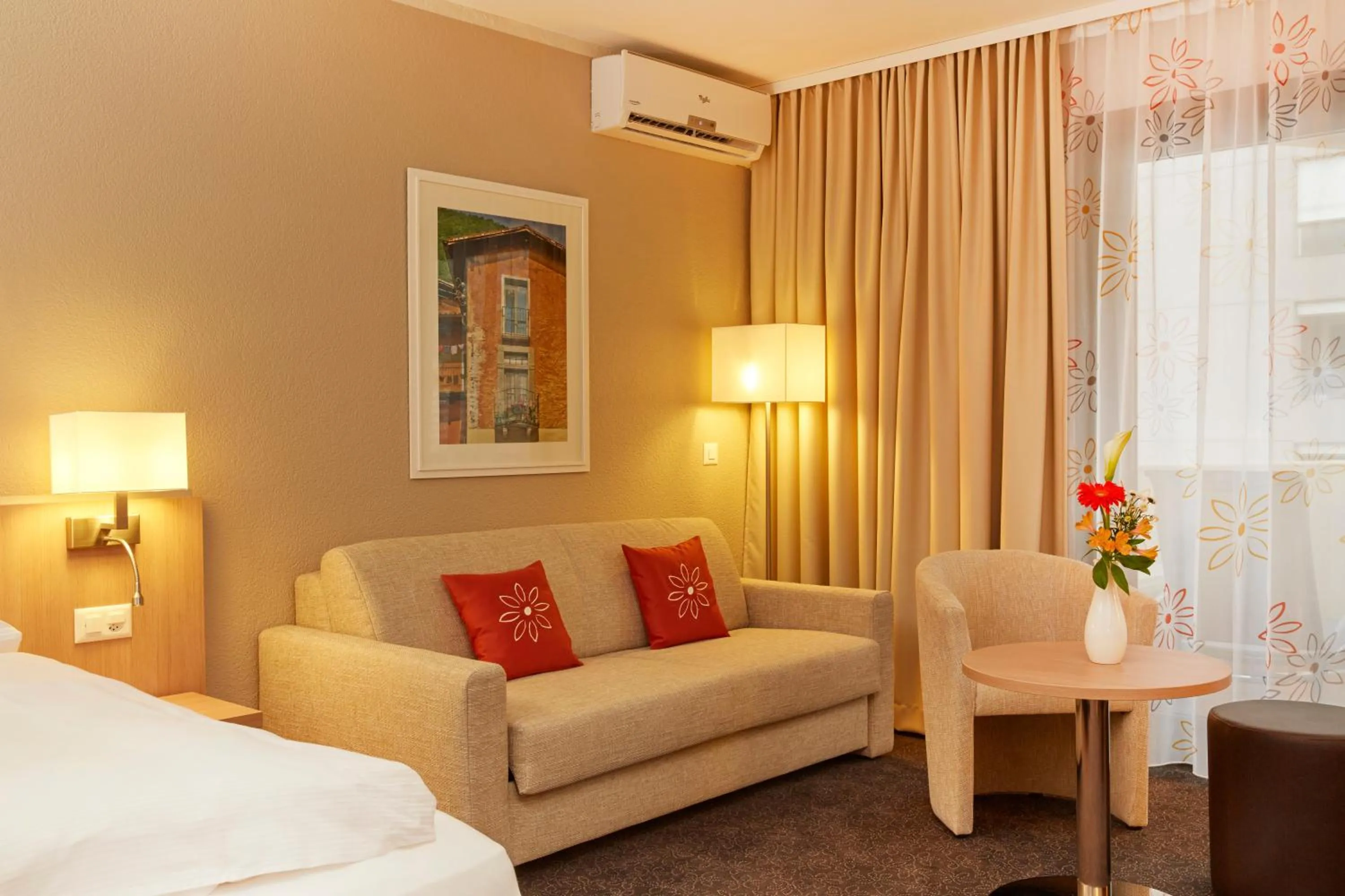 Photo of the whole room, Bed in H4 Hotel Arcadia Locarno