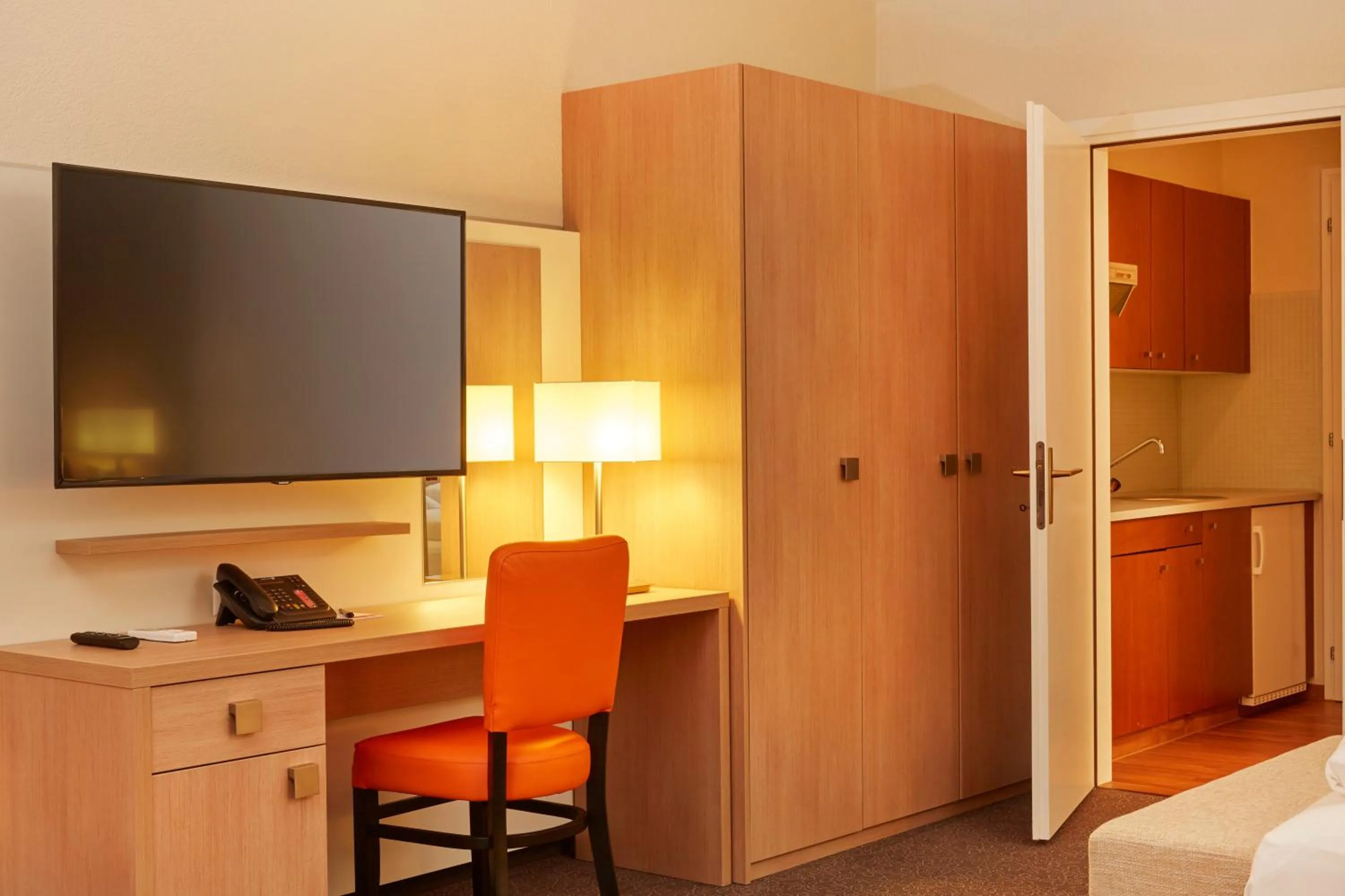 Photo of the whole room, Bed in H4 Hotel Arcadia Locarno