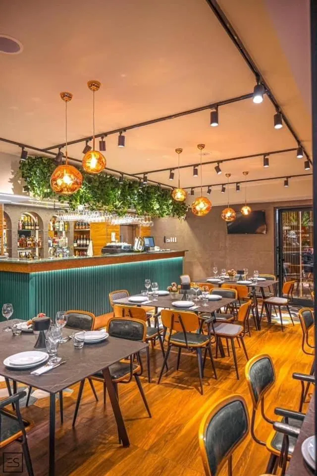 Restaurant/places to eat in Grand Central Hotel