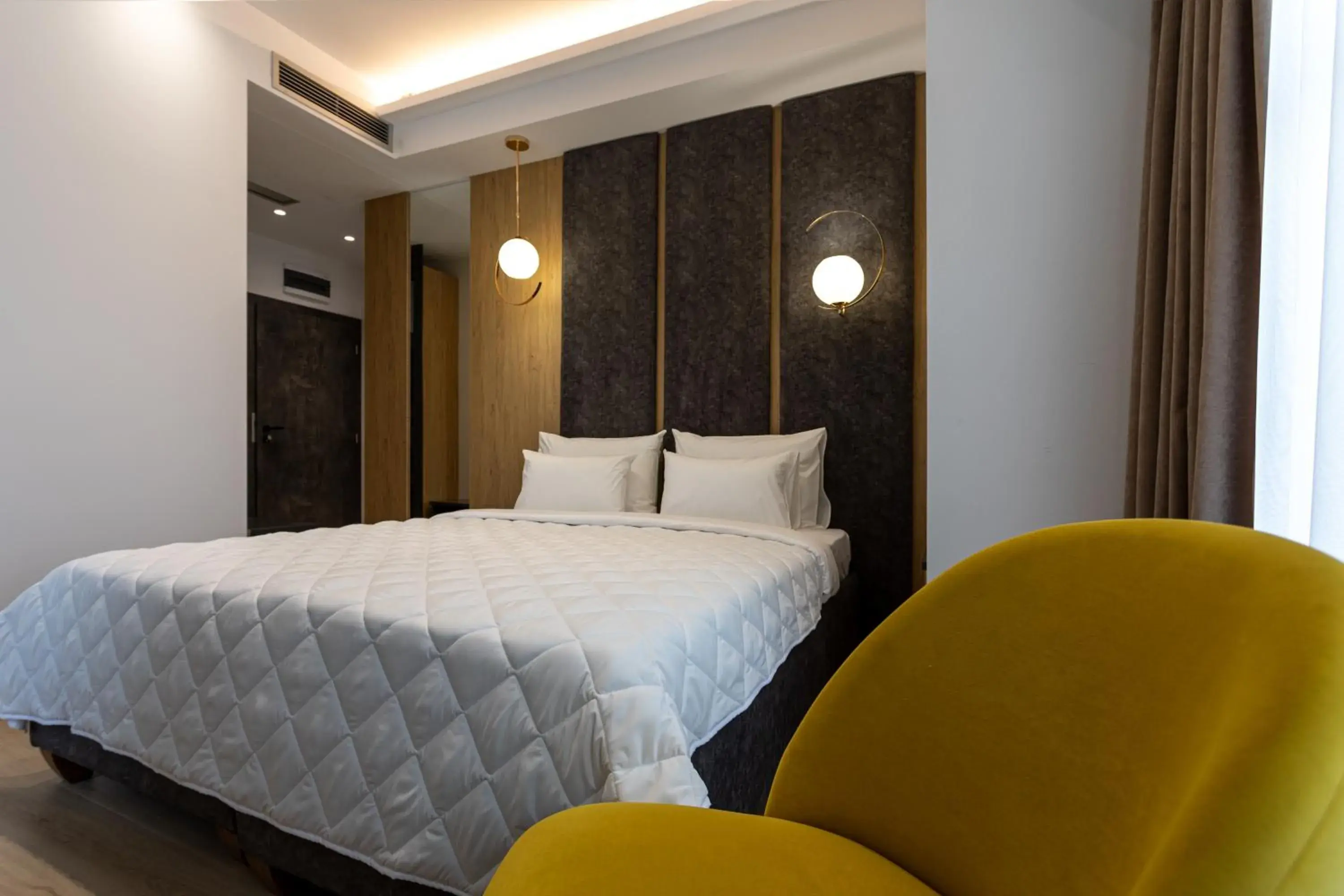 Deluxe Double or Twin Room with City View in Grand Central Hotel Deluxe Double or Twin Room with City View in Grand Central Hotel