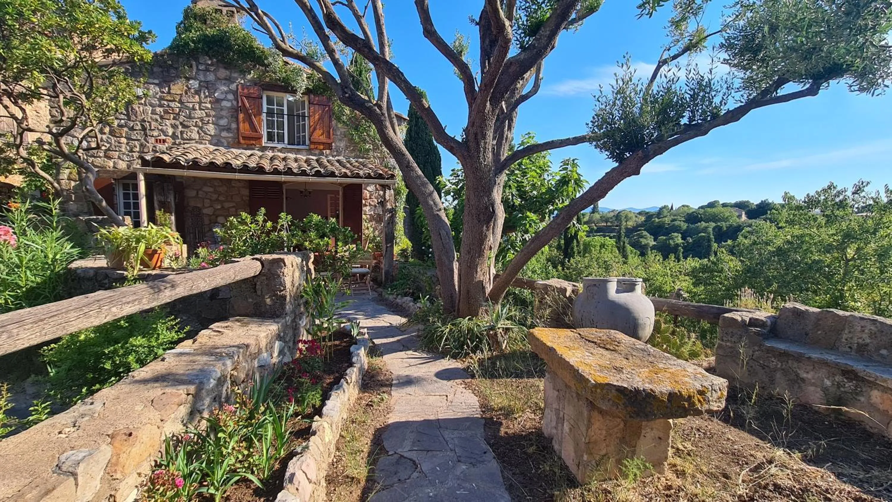 Garden in La Sentinelle