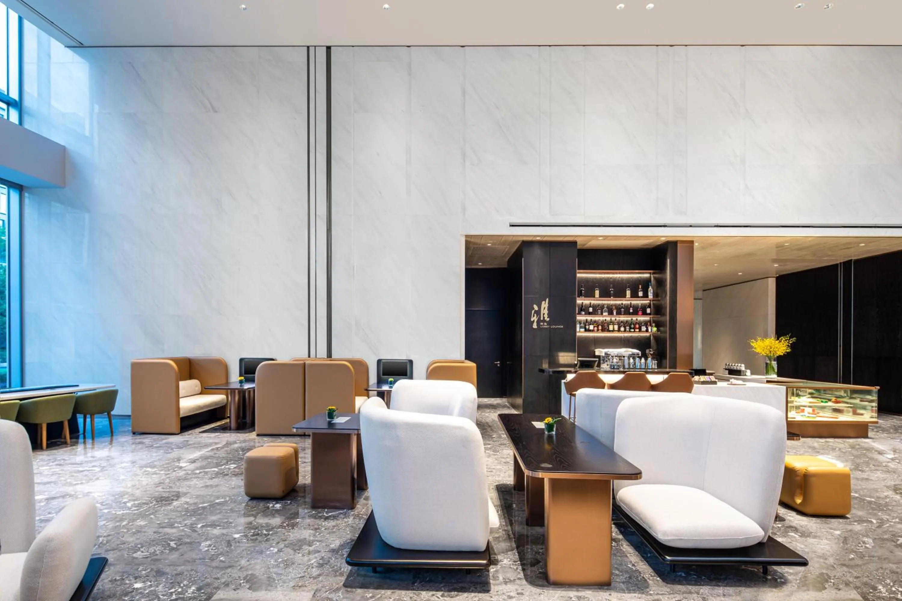 Lounge or bar in Crowne Plaza Shanghai Hongqiao by IHG