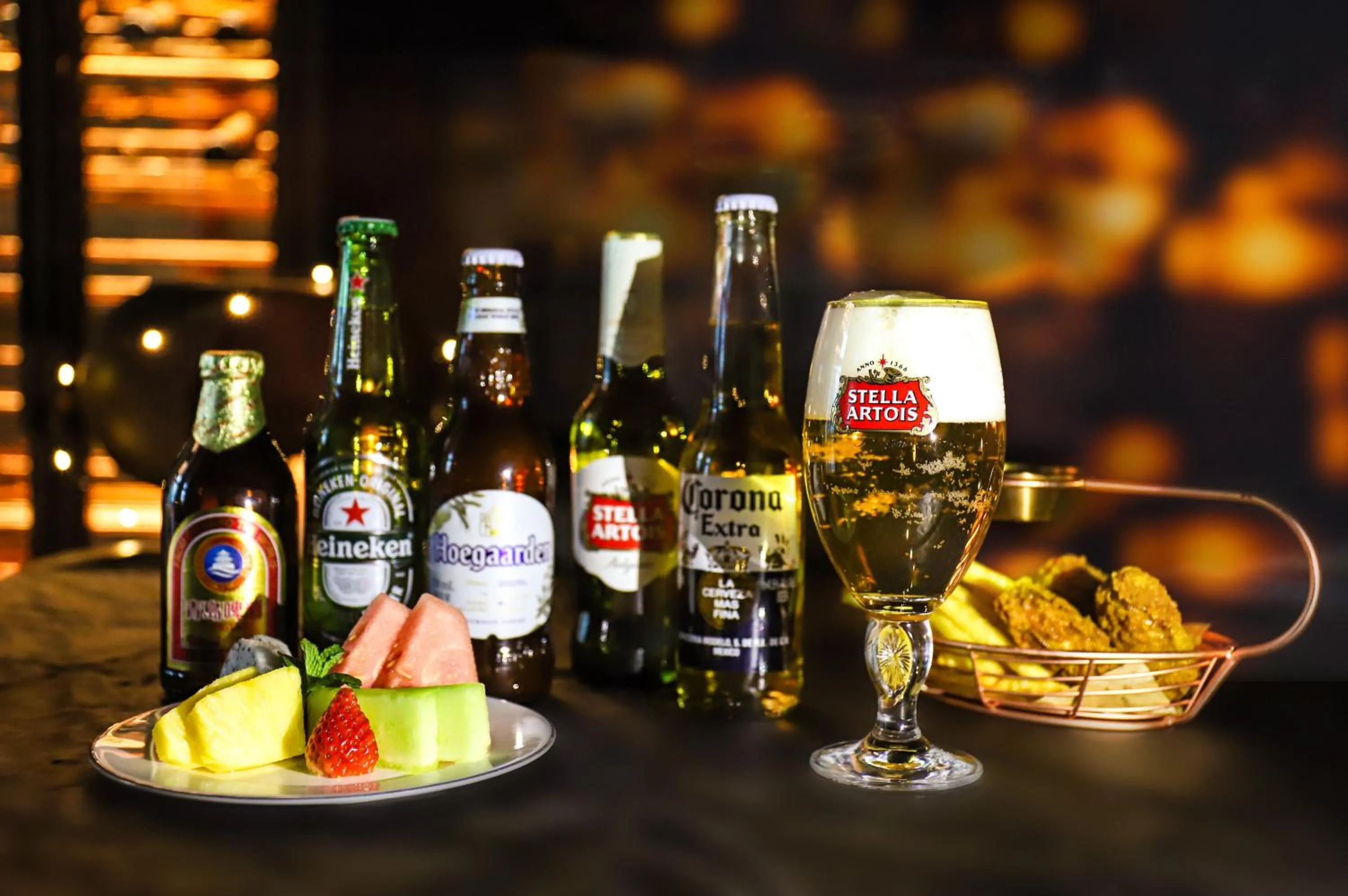 Lounge or bar in Crowne Plaza Shanghai Hongqiao by IHG