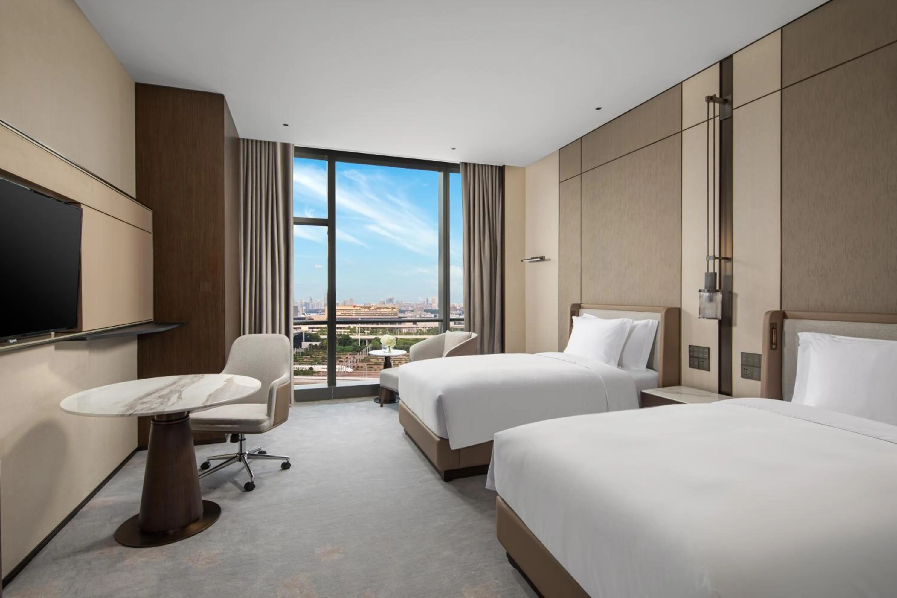 Bedroom, Bed in Crowne Plaza Shanghai Hongqiao by IHG