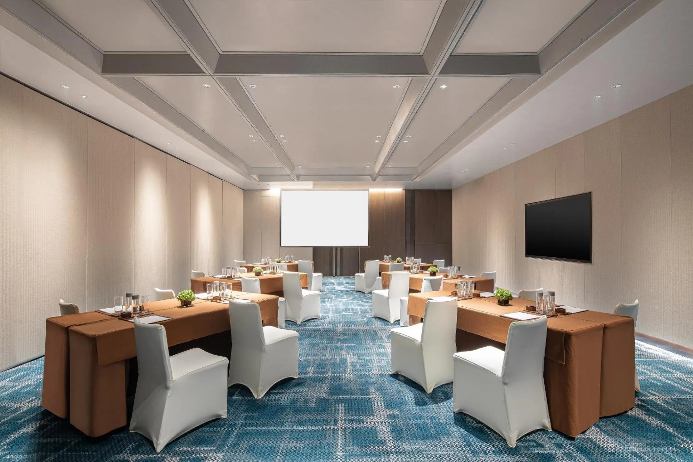 Meeting/conference room in Crowne Plaza Shanghai Hongqiao by IHG