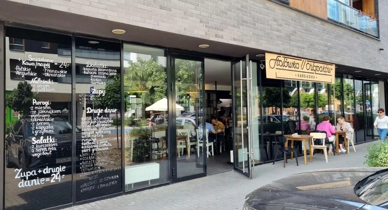 Restaurant/places to eat in Apartamenty Warszawskie delux Siedmiogrodzka