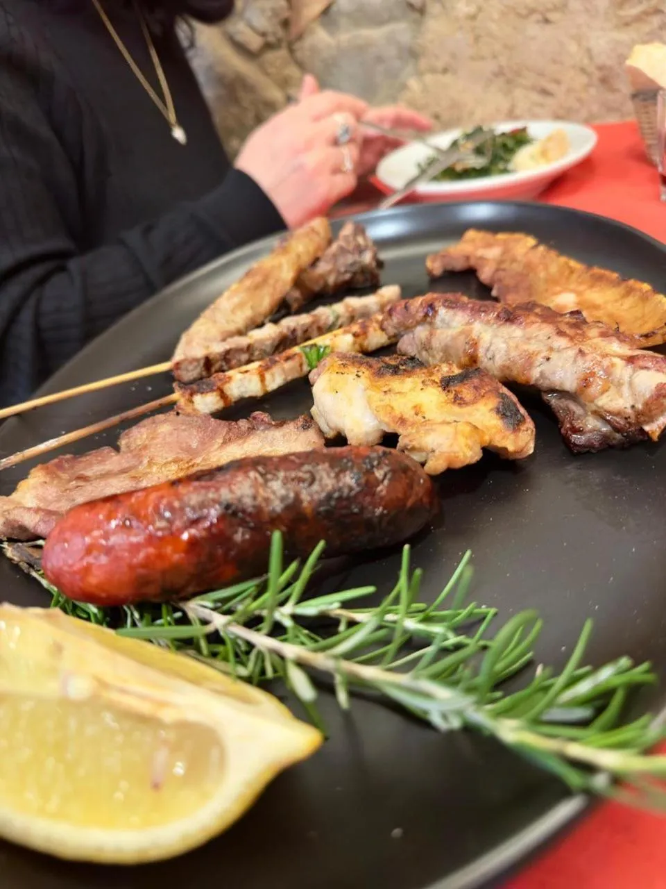 Restaurant/places to eat in Ci Thorno Hotel