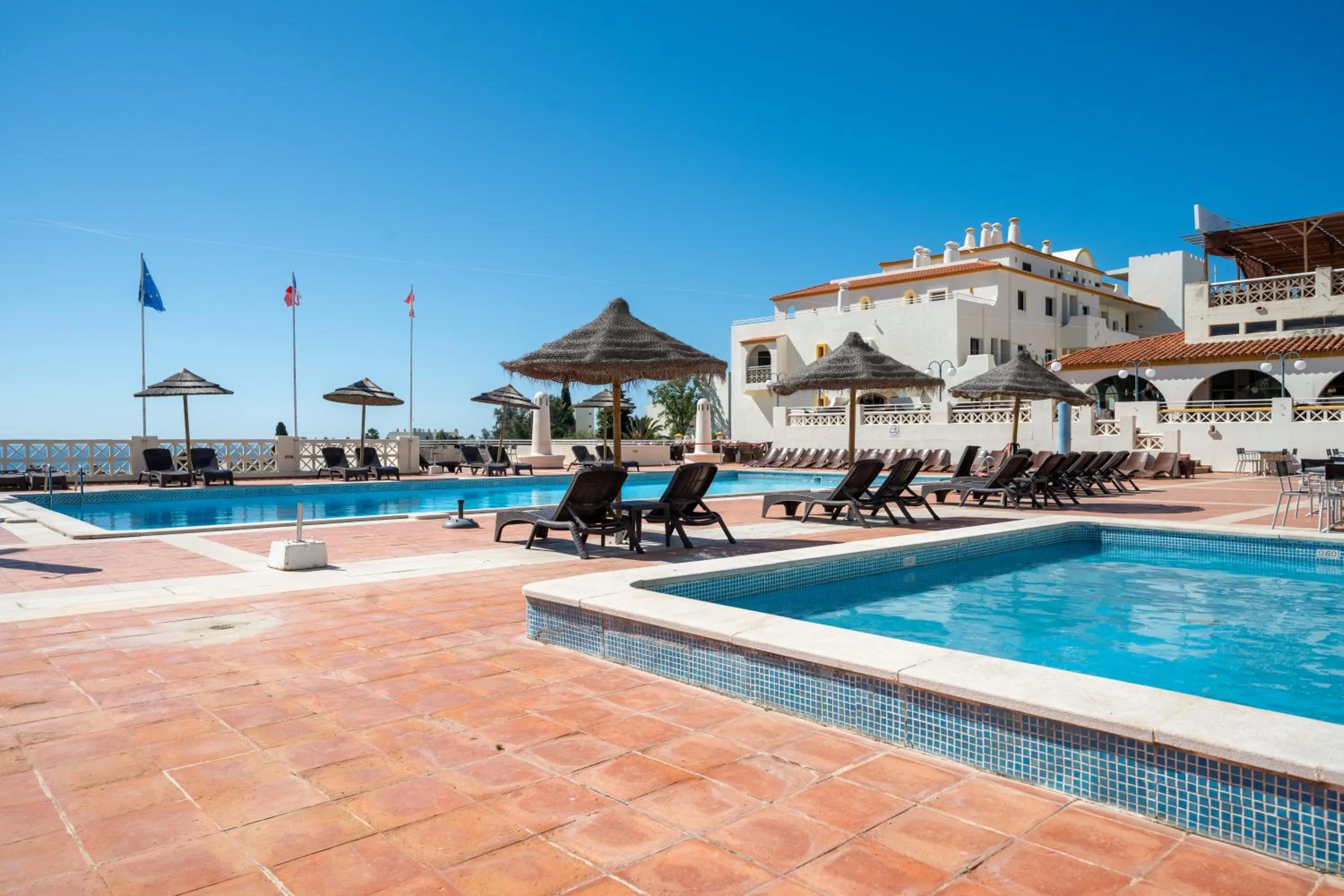 Swimming pool in Bellavista Jardim By BeGuest