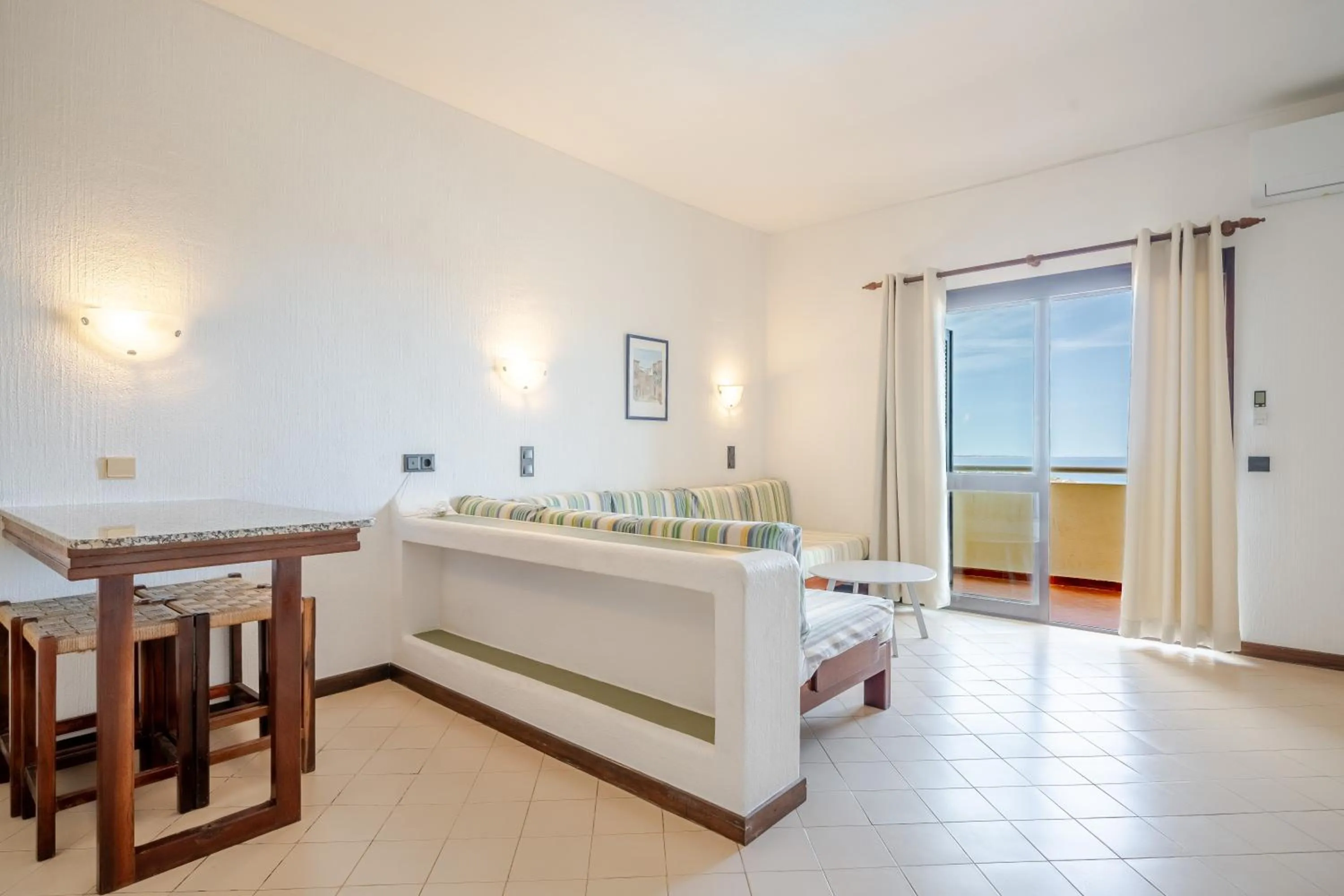 Dining area in Bellavista Jardim By BeGuest