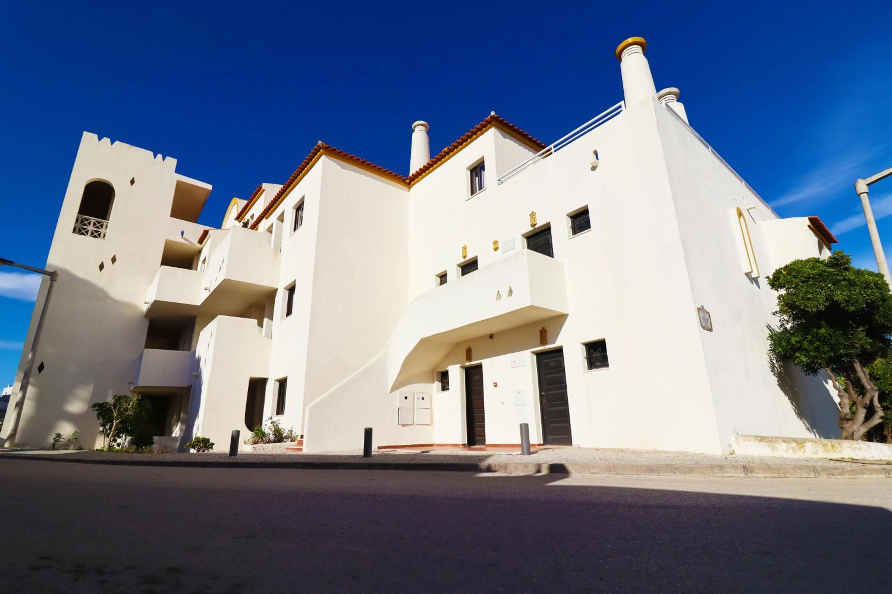 Property building in Bellavista Jardim By BeGuest