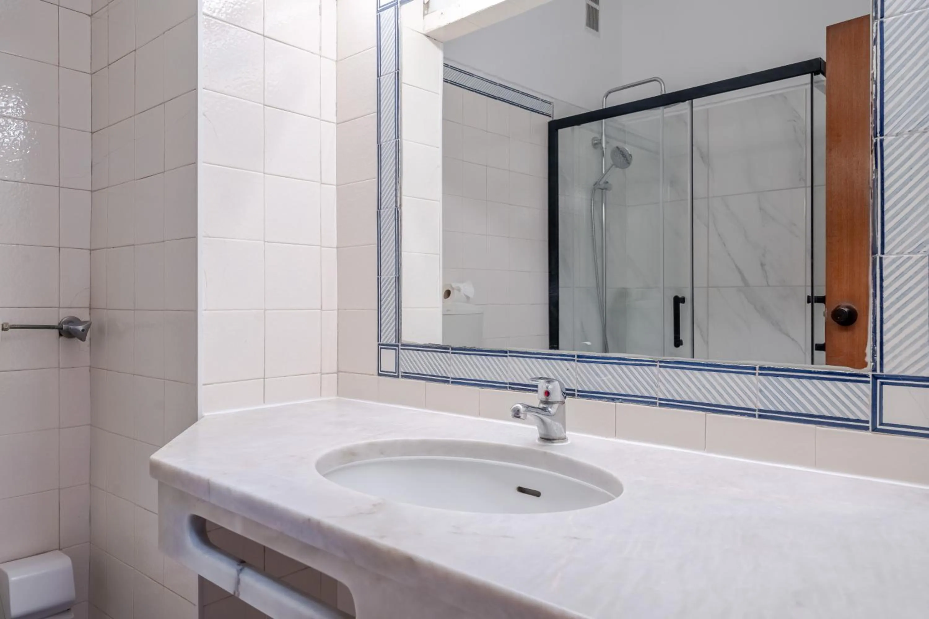 Bathroom in Bellavista Jardim By BeGuest