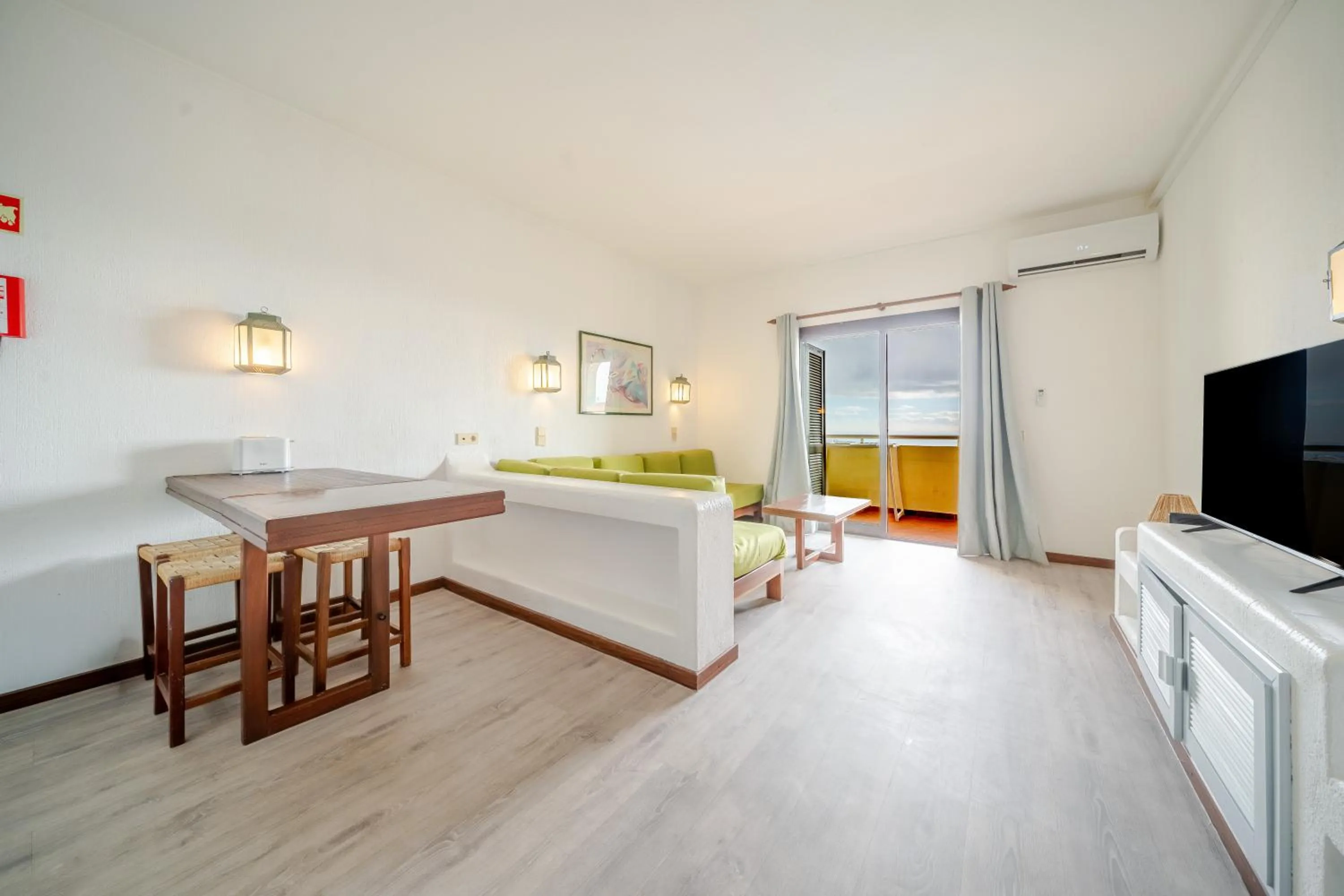 Living room, Bed in Bellavista Jardim By BeGuest