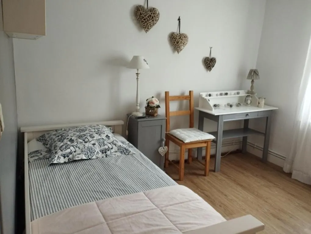 Bed in Au Cœur de Ménestérol Chambre Émotion