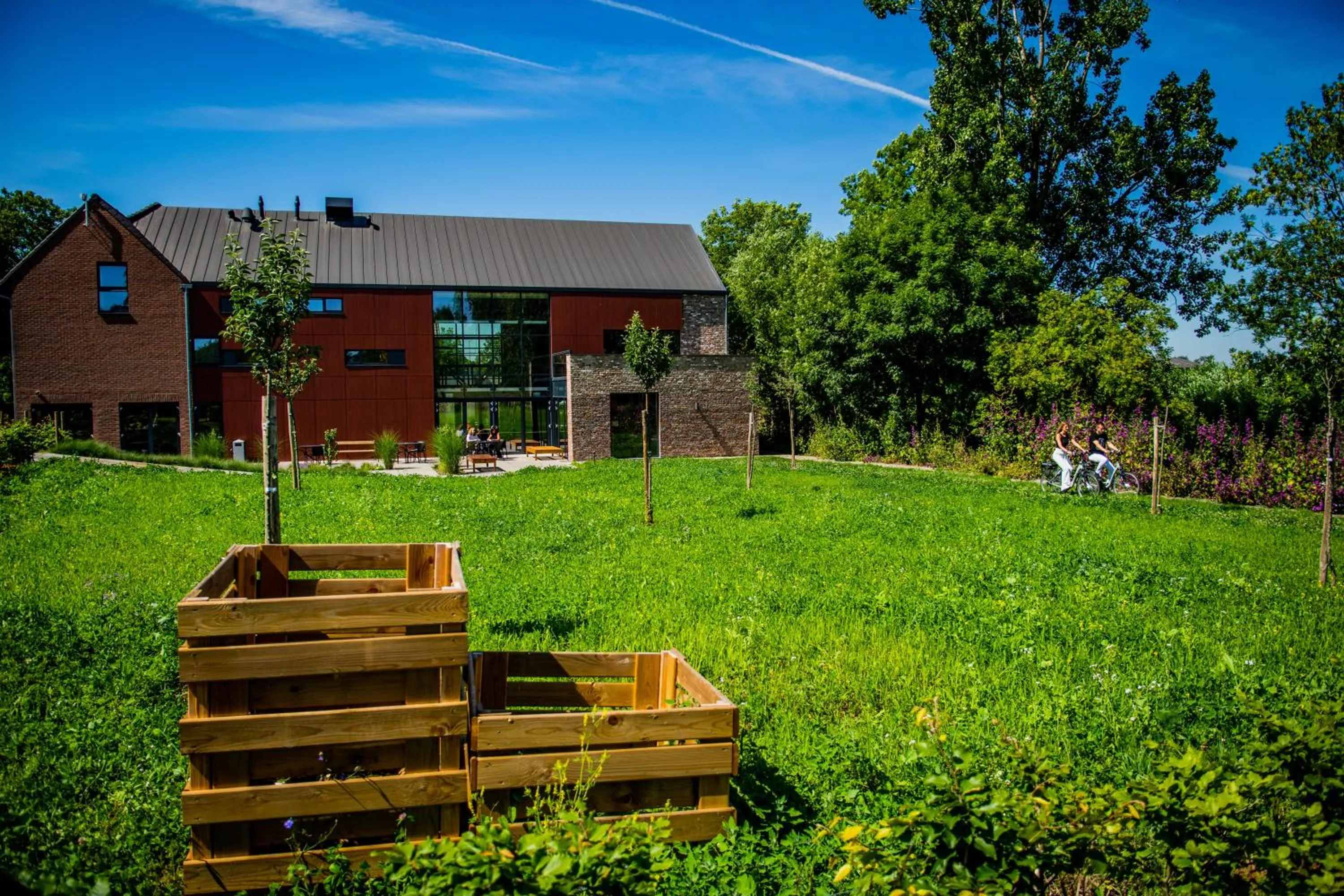 Property building in Hof van Stayen