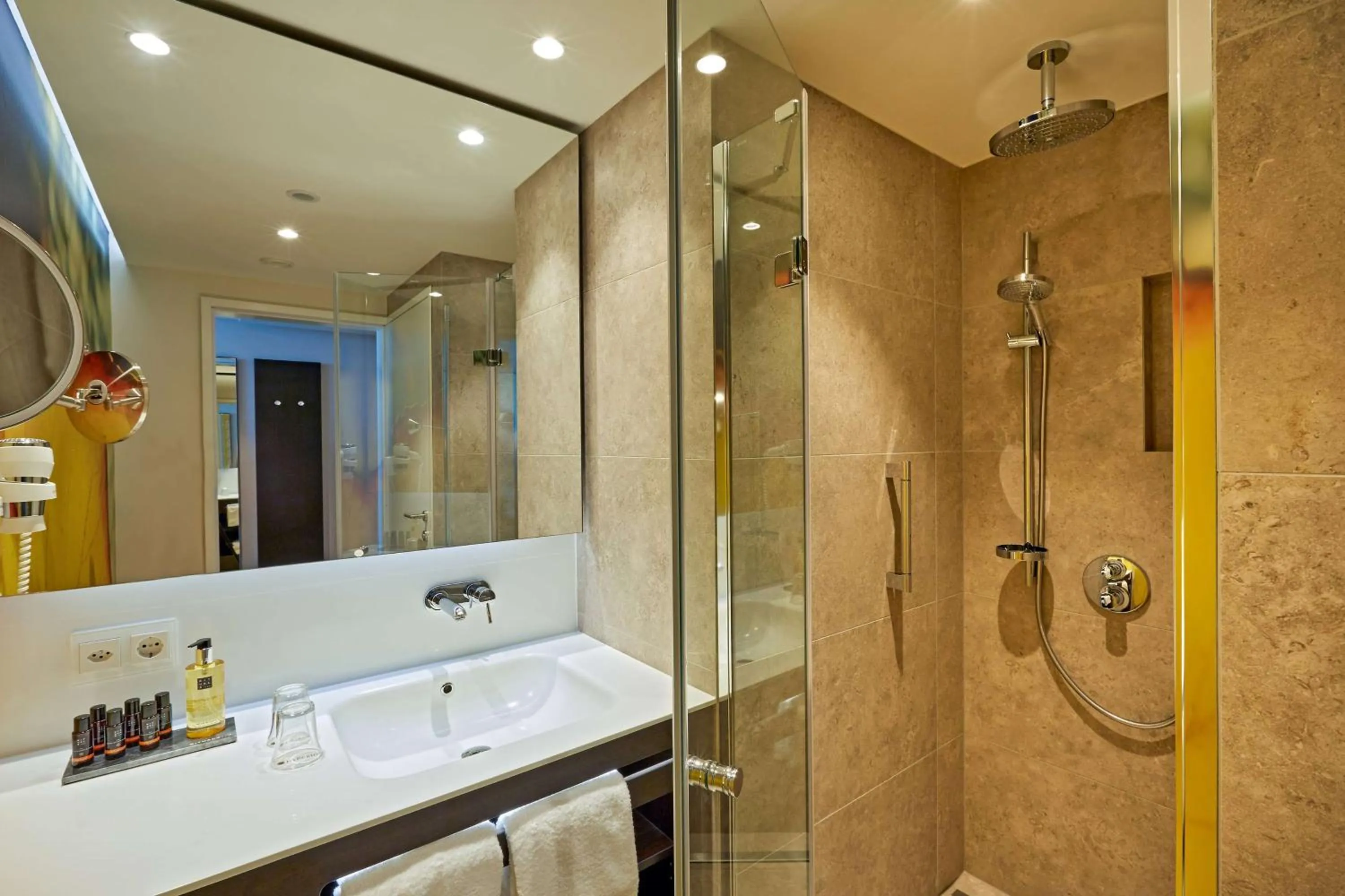 Photo of the whole room in HYPERION Hotel Basel