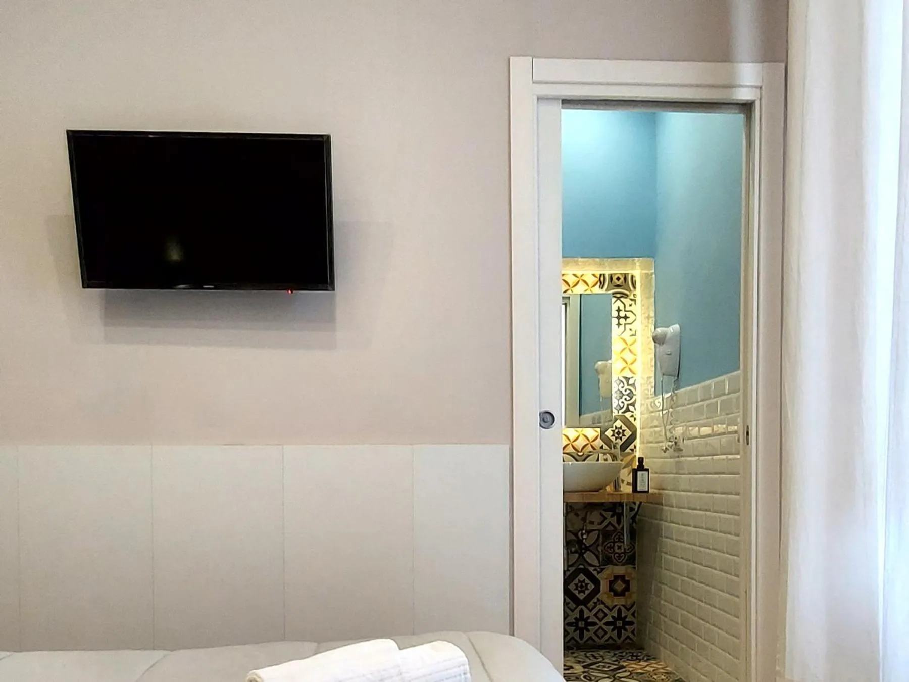 Bed in Duomo View Naples