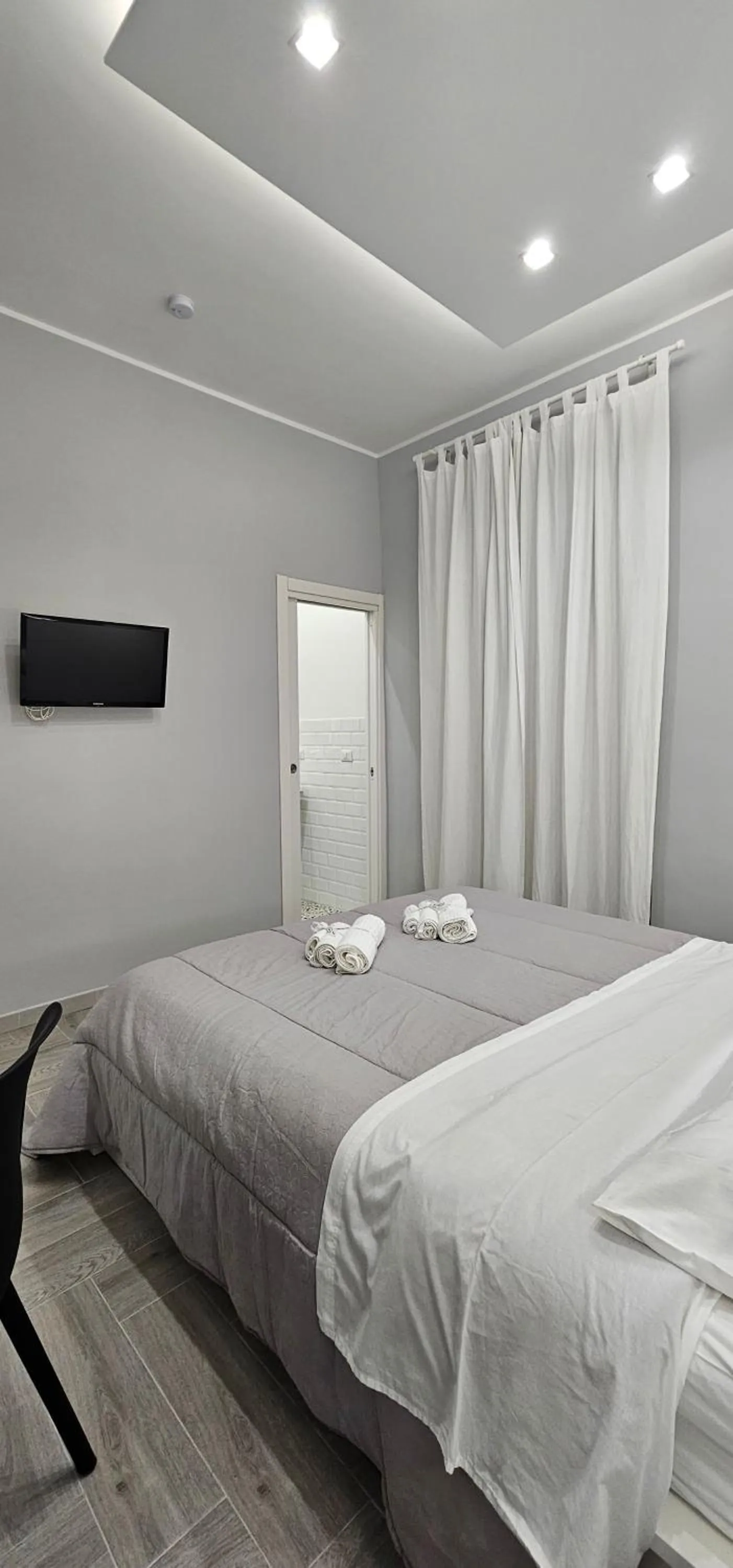 Bed in Duomo View Naples