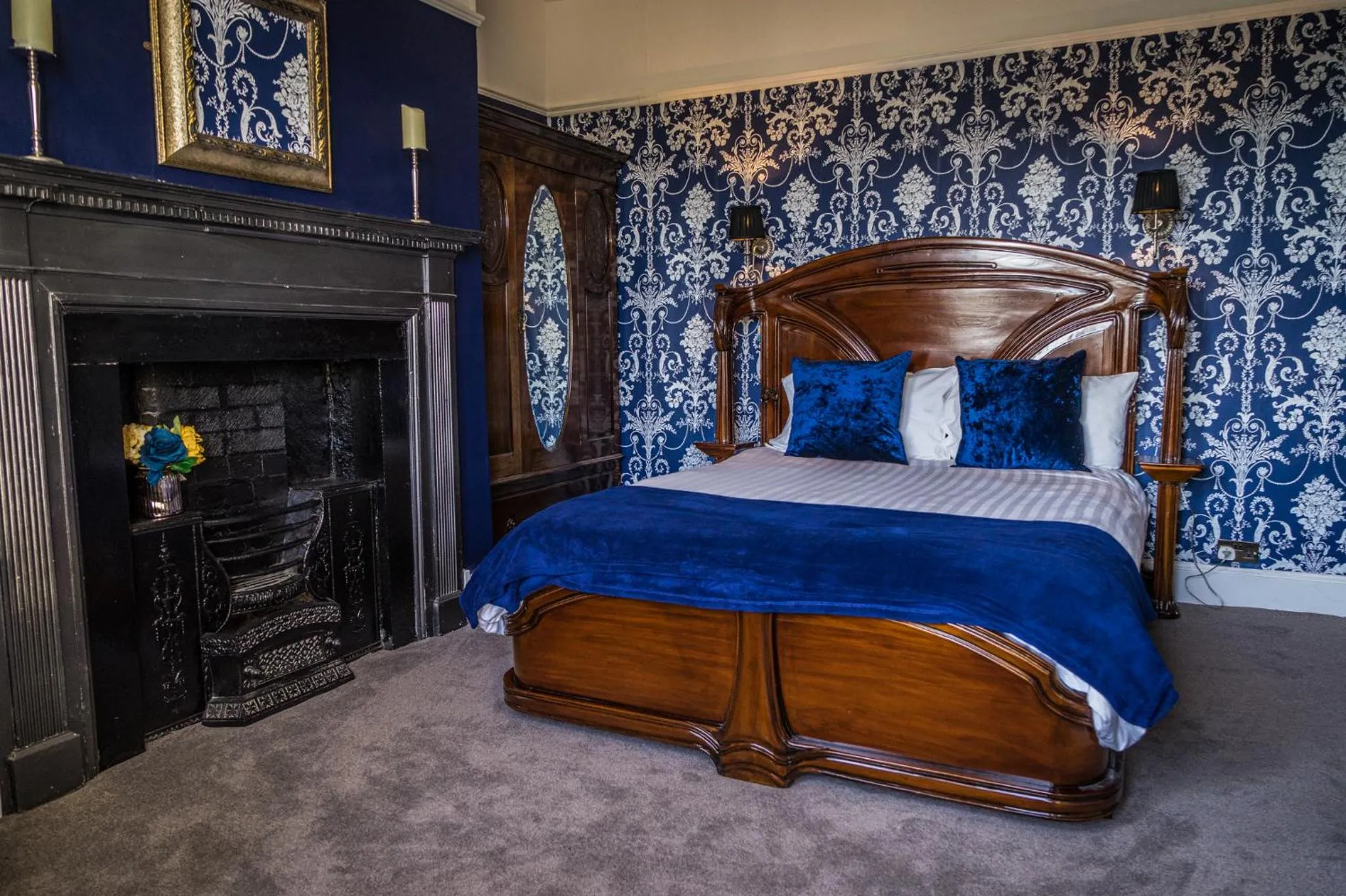 Bedroom, Bed in Shibden Hall View